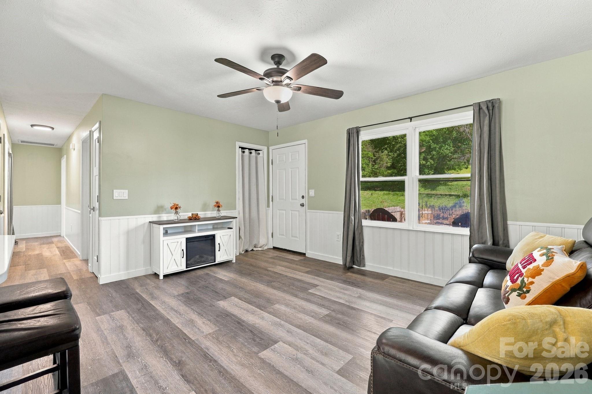 204 Oakdale Road Property Photo 4