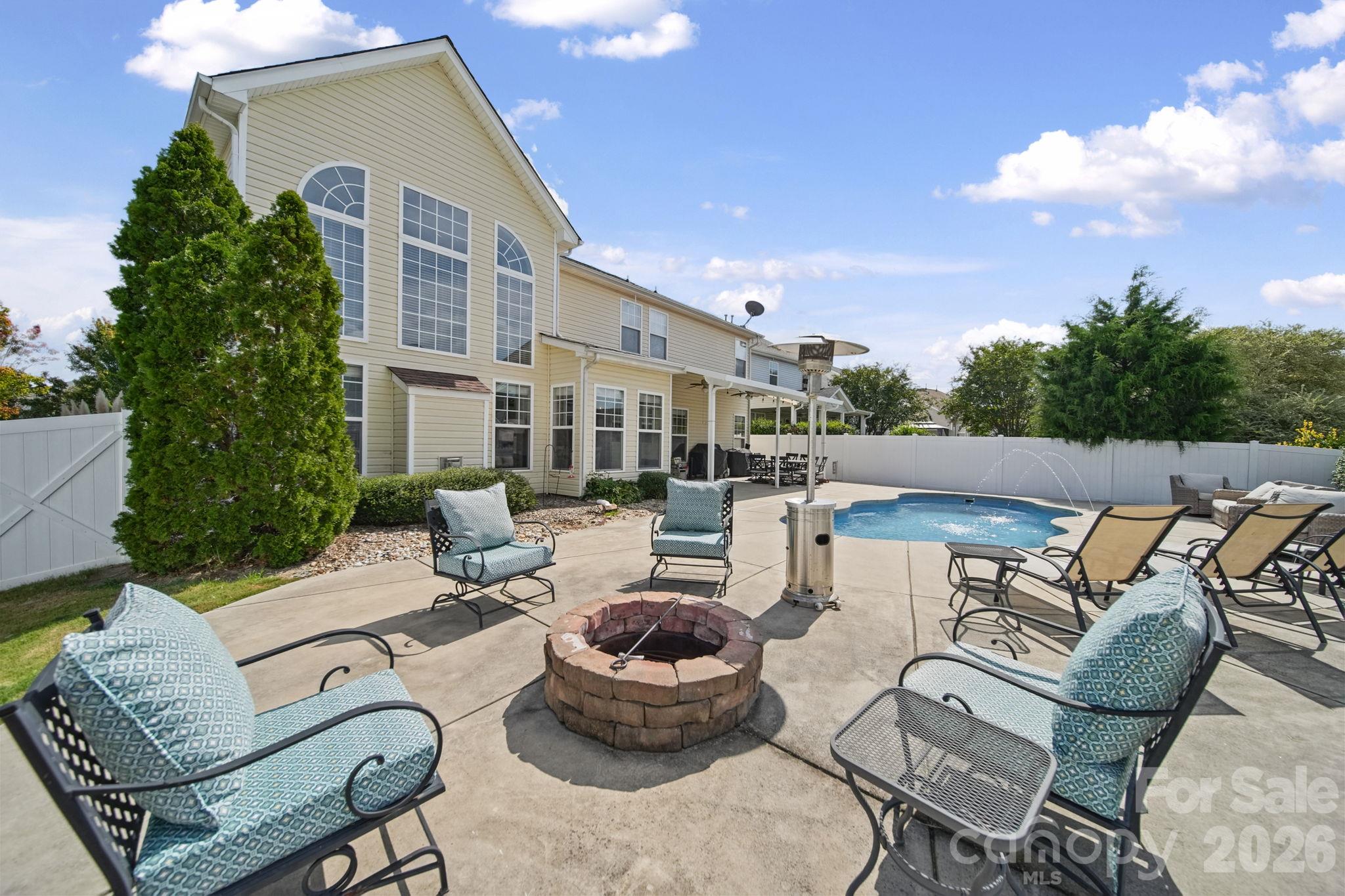 3604 Grovecreek Pond Drive Property Photo 1