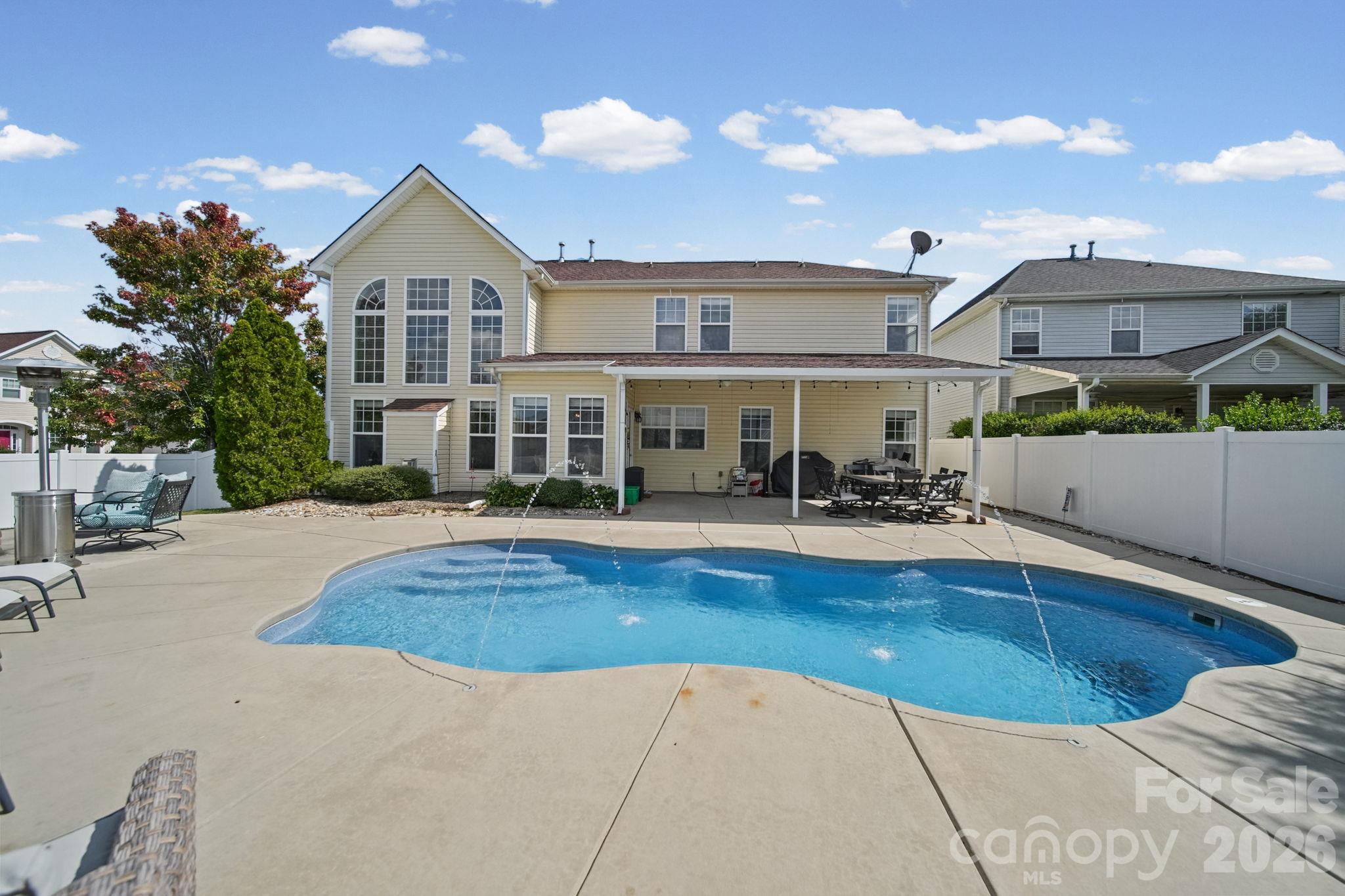 3604 Grovecreek Pond Drive Property Photo 4