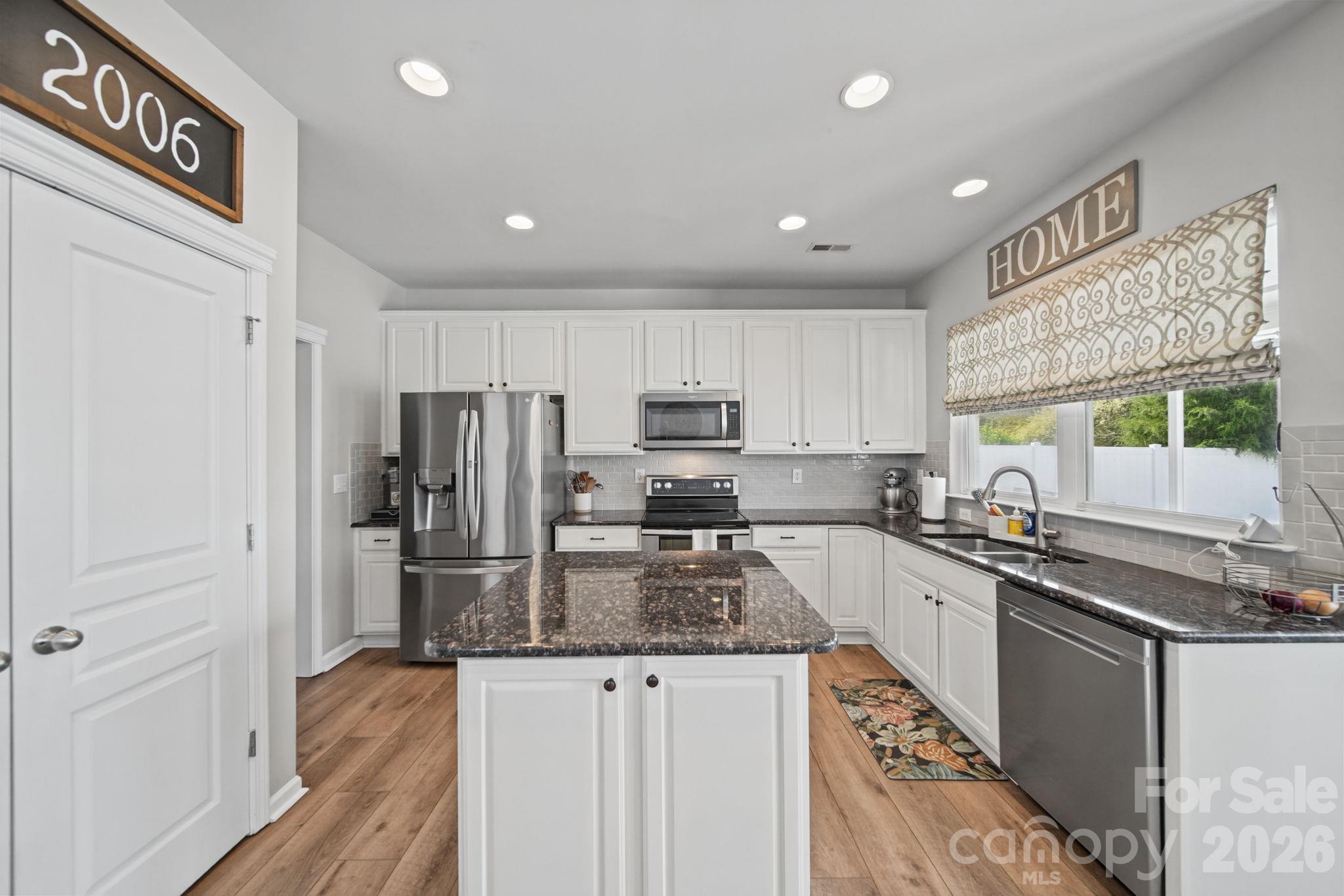 3604 Grovecreek Pond Drive Property Photo 11