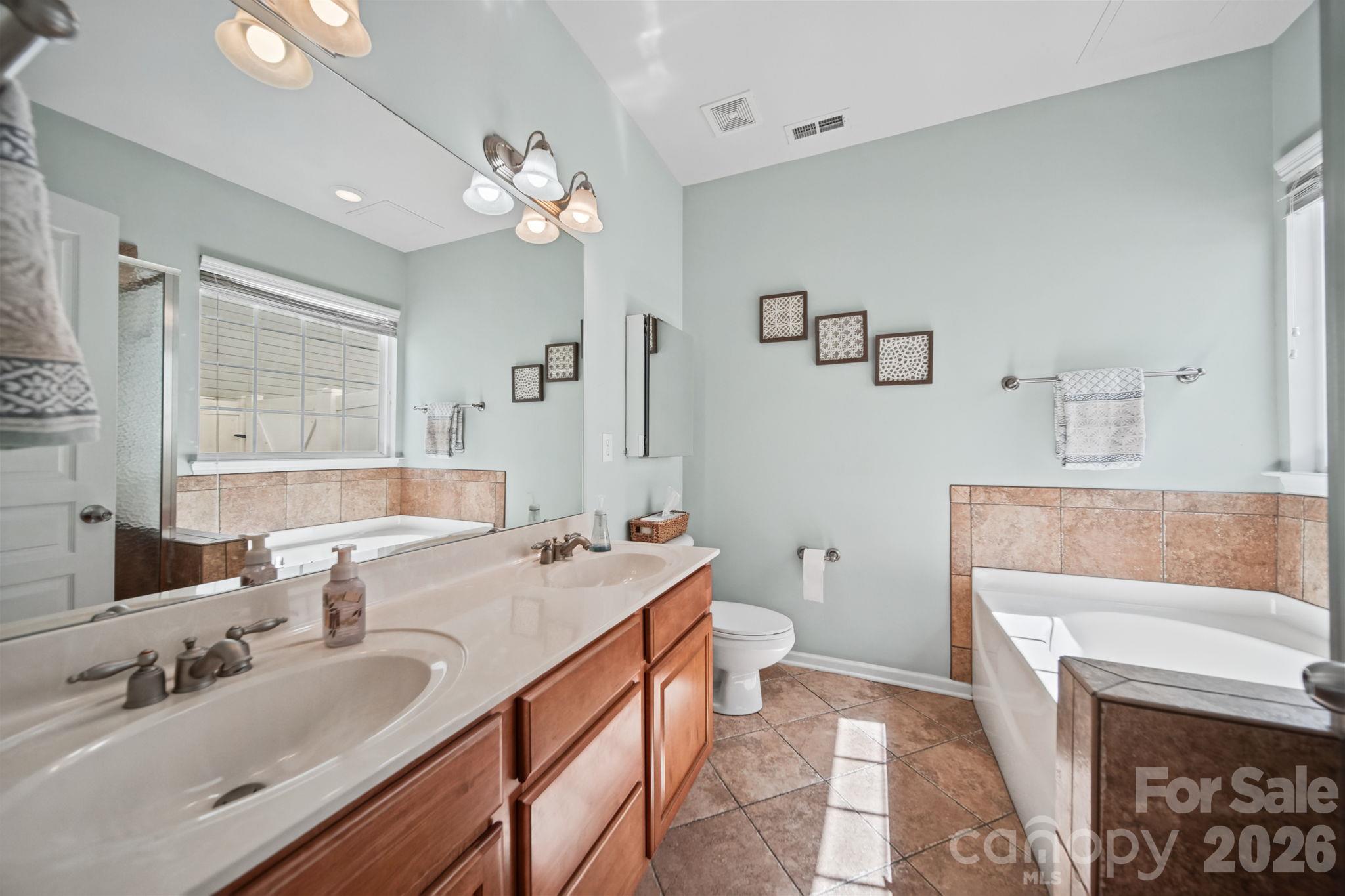 3604 Grovecreek Pond Drive Property Photo 19