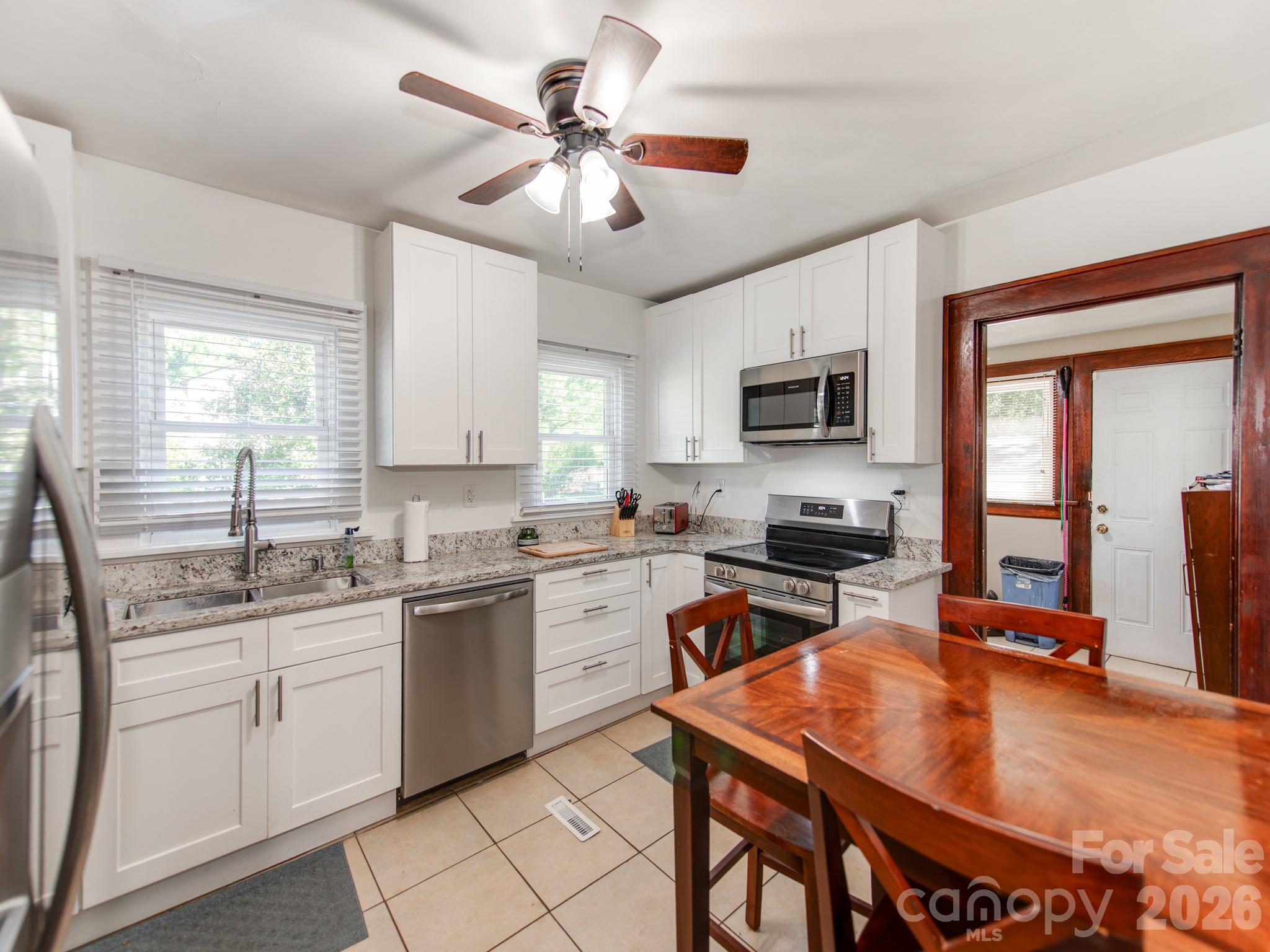 734 Tanglewood Drive Property Photo 8