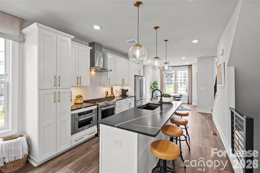 547 W Tremont Avenue Property Photo 7