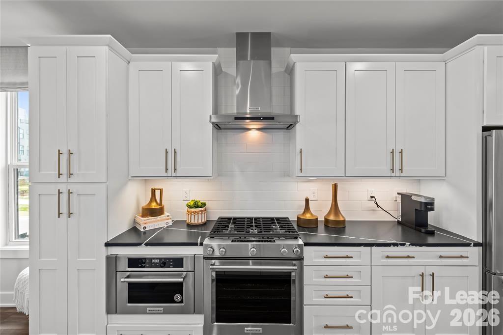 547 W Tremont Avenue Property Photo 11