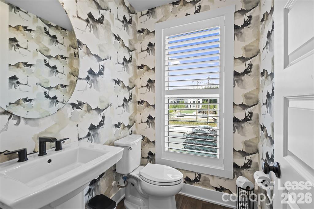 547 W Tremont Avenue Property Photo 14