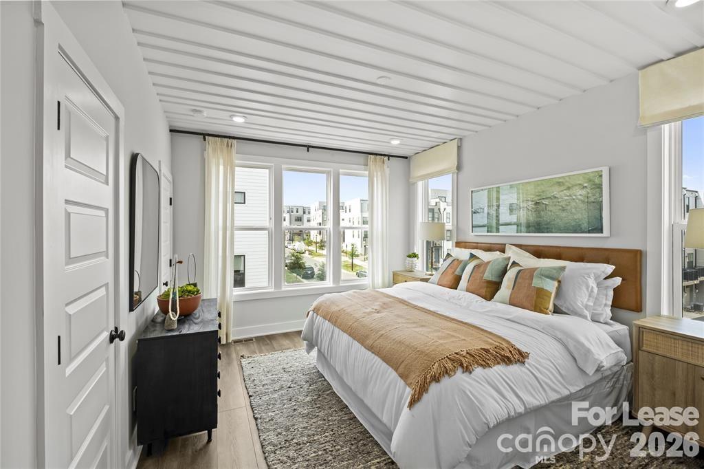 547 W Tremont Avenue Property Photo 15