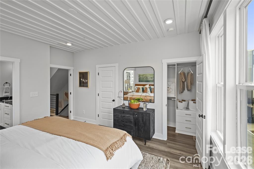 547 W Tremont Avenue Property Photo 16