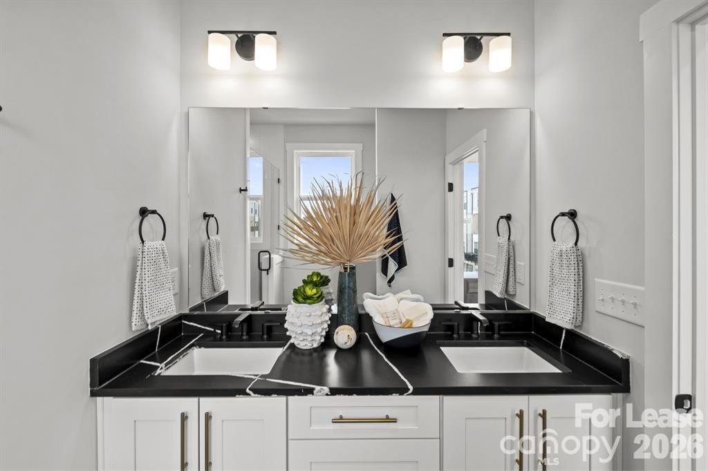 547 W Tremont Avenue Property Photo 18