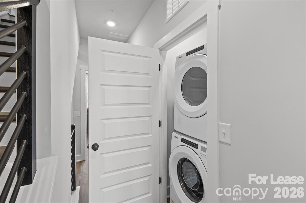 547 W Tremont Avenue Property Photo 20