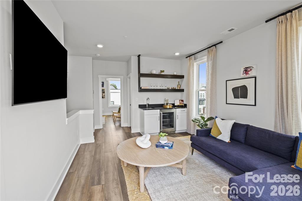 547 W Tremont Avenue Property Photo 25