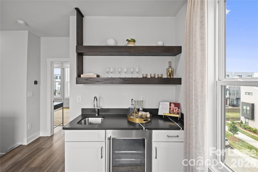 547 W Tremont Avenue Property Photo 26