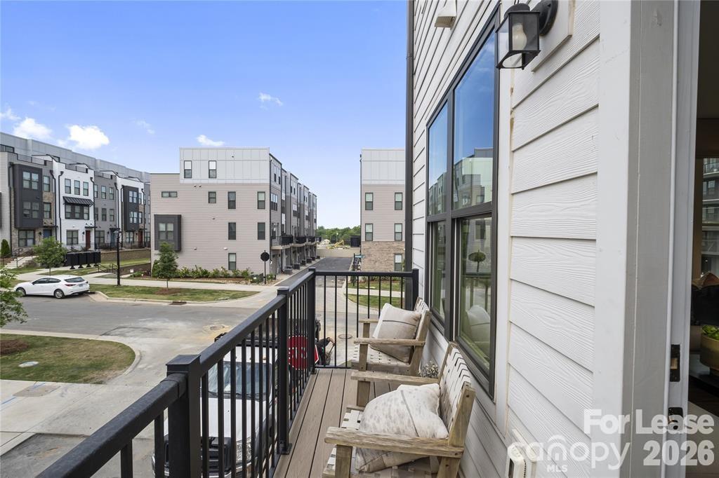 547 W Tremont Avenue Property Photo 32