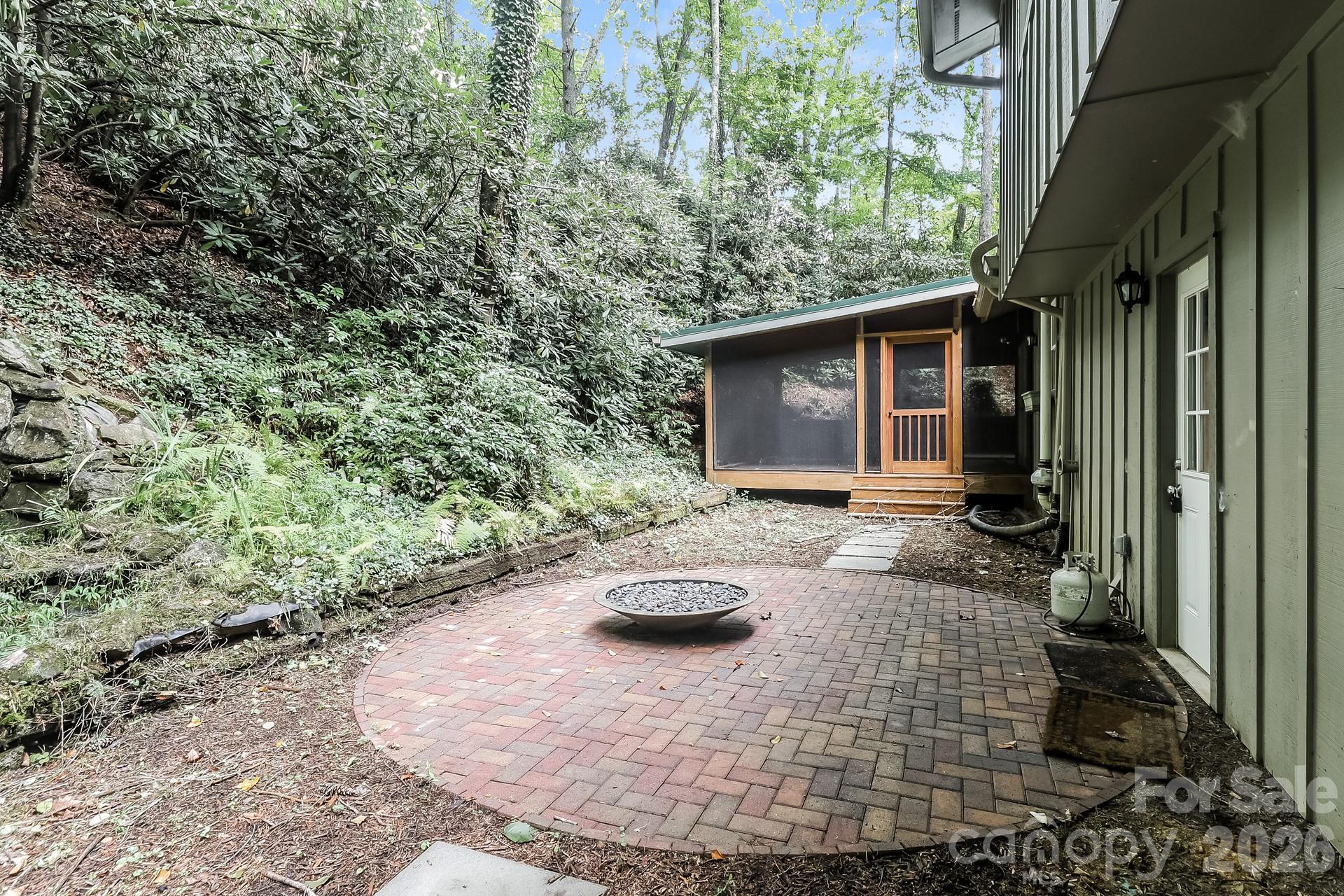 522 Glen Cannon Drive Property Photo 5