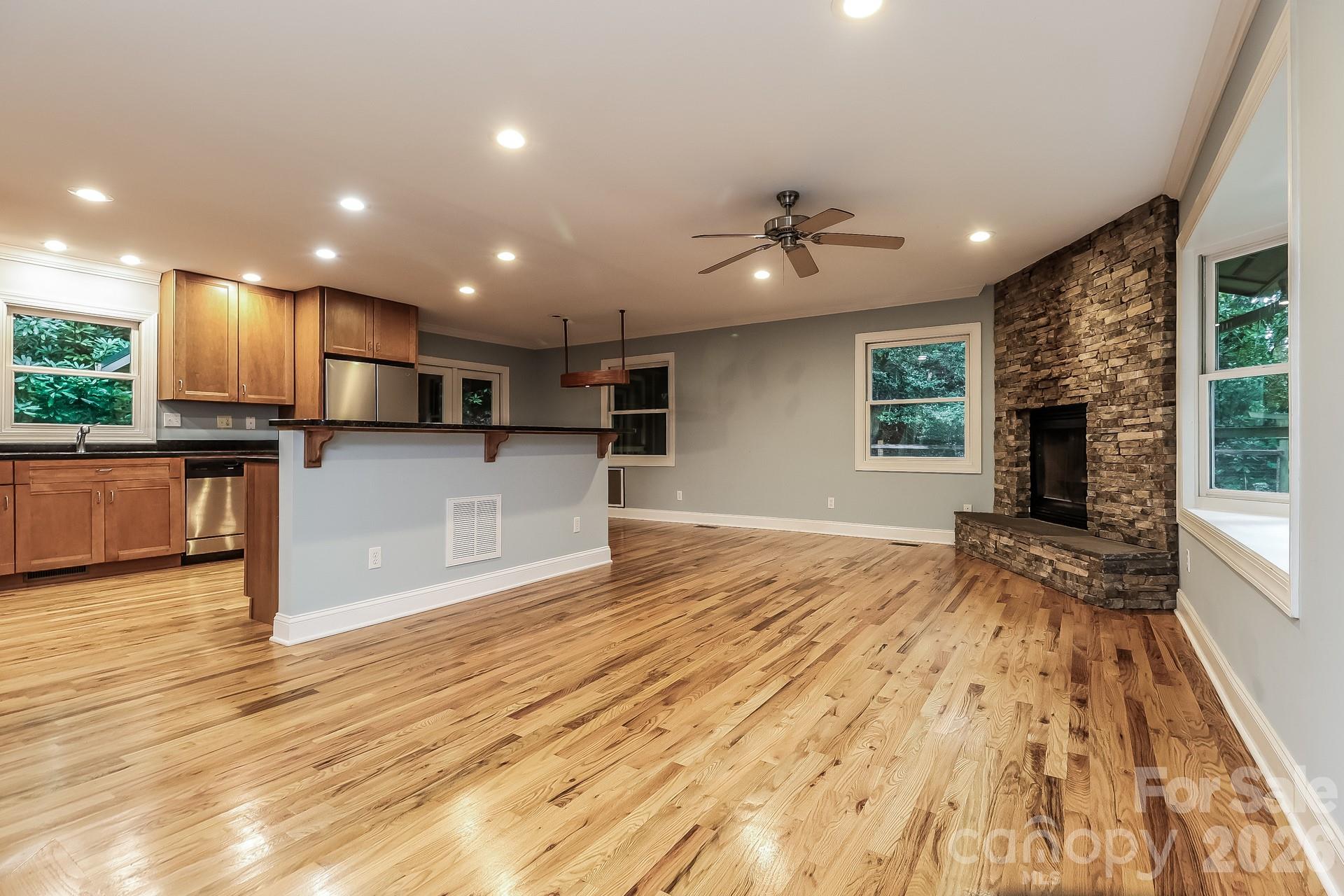522 Glen Cannon Drive Property Photo 6