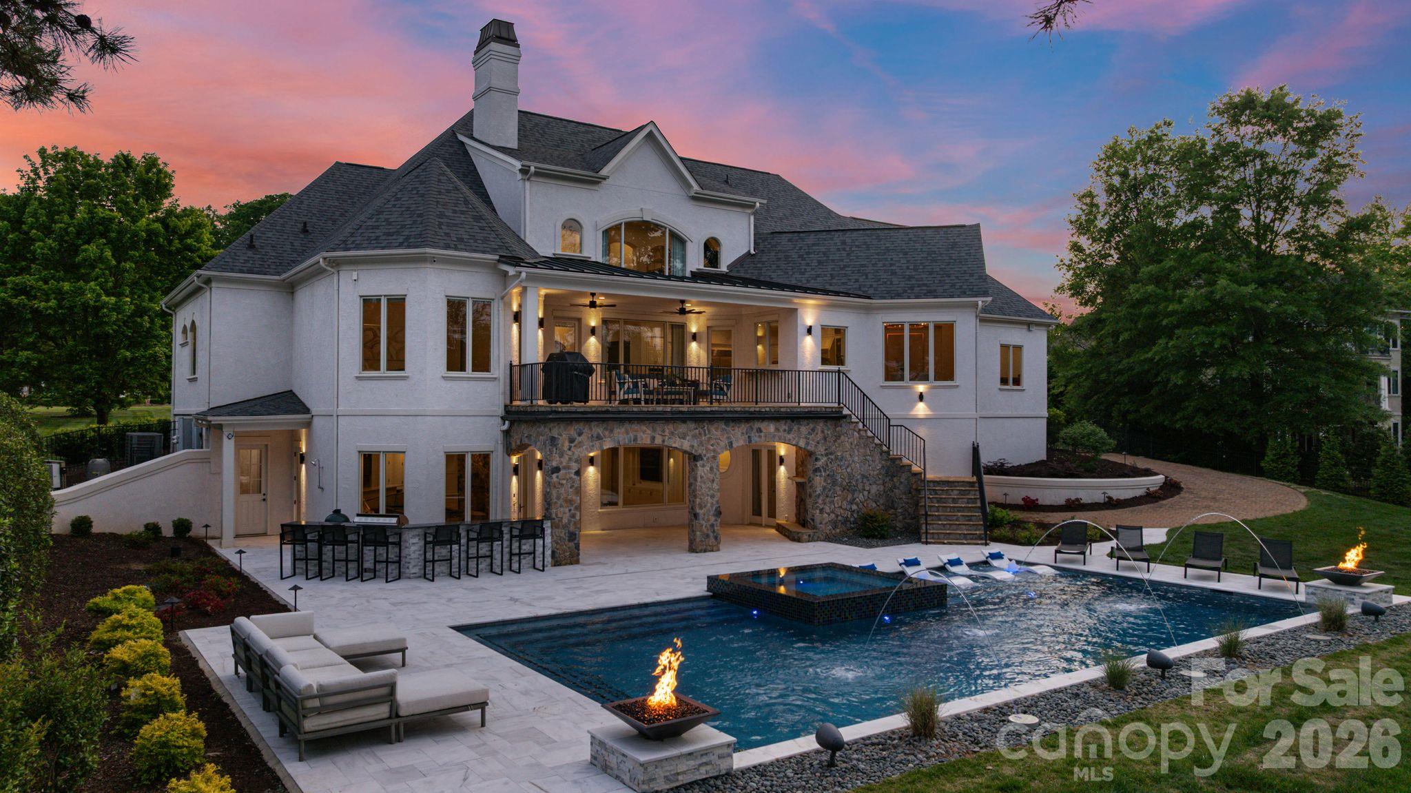 114 Cape Cod Way Property Photo 2