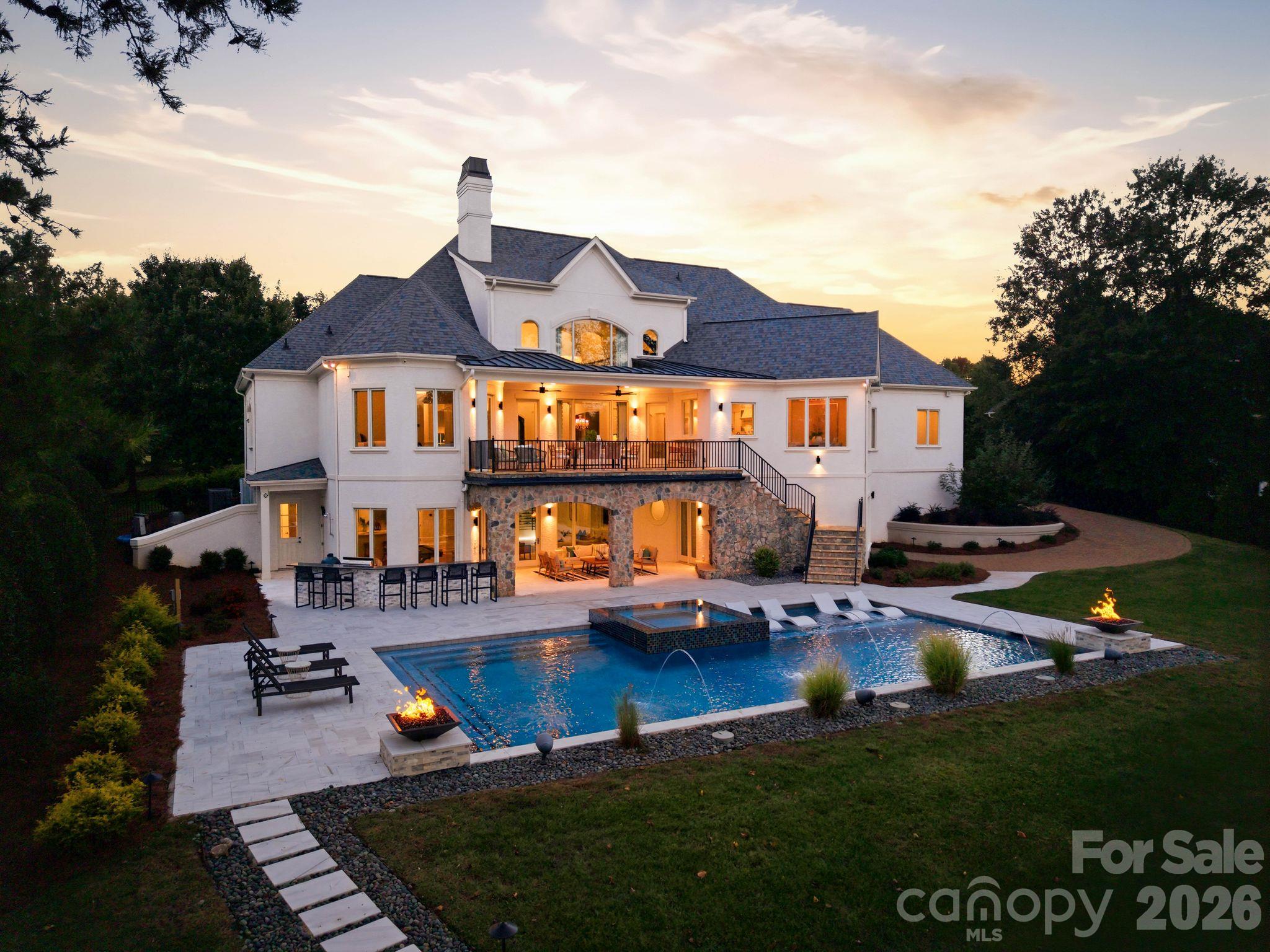 114 Cape Cod Way Property Photo 2