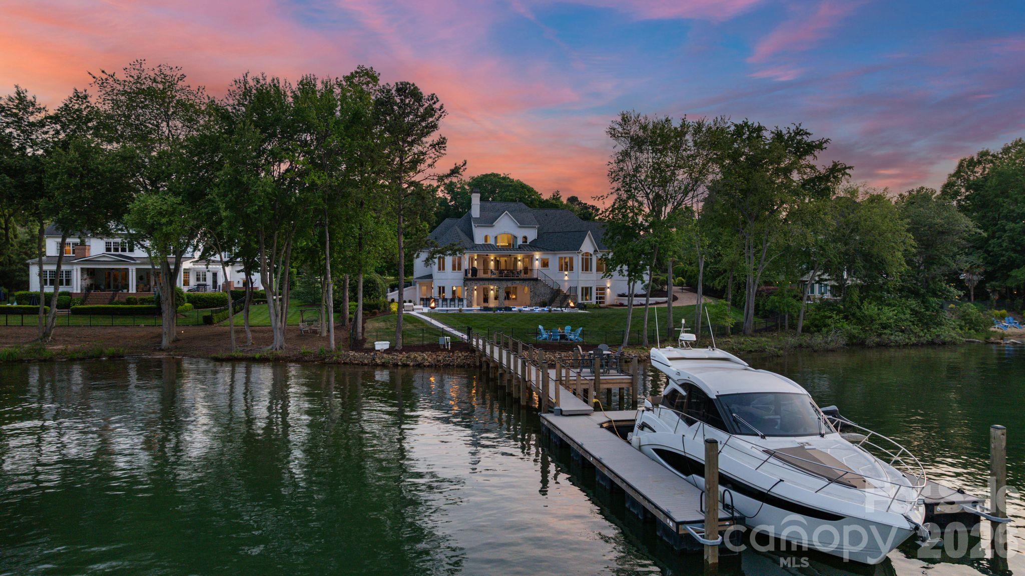 114 Cape Cod Way Property Photo 3