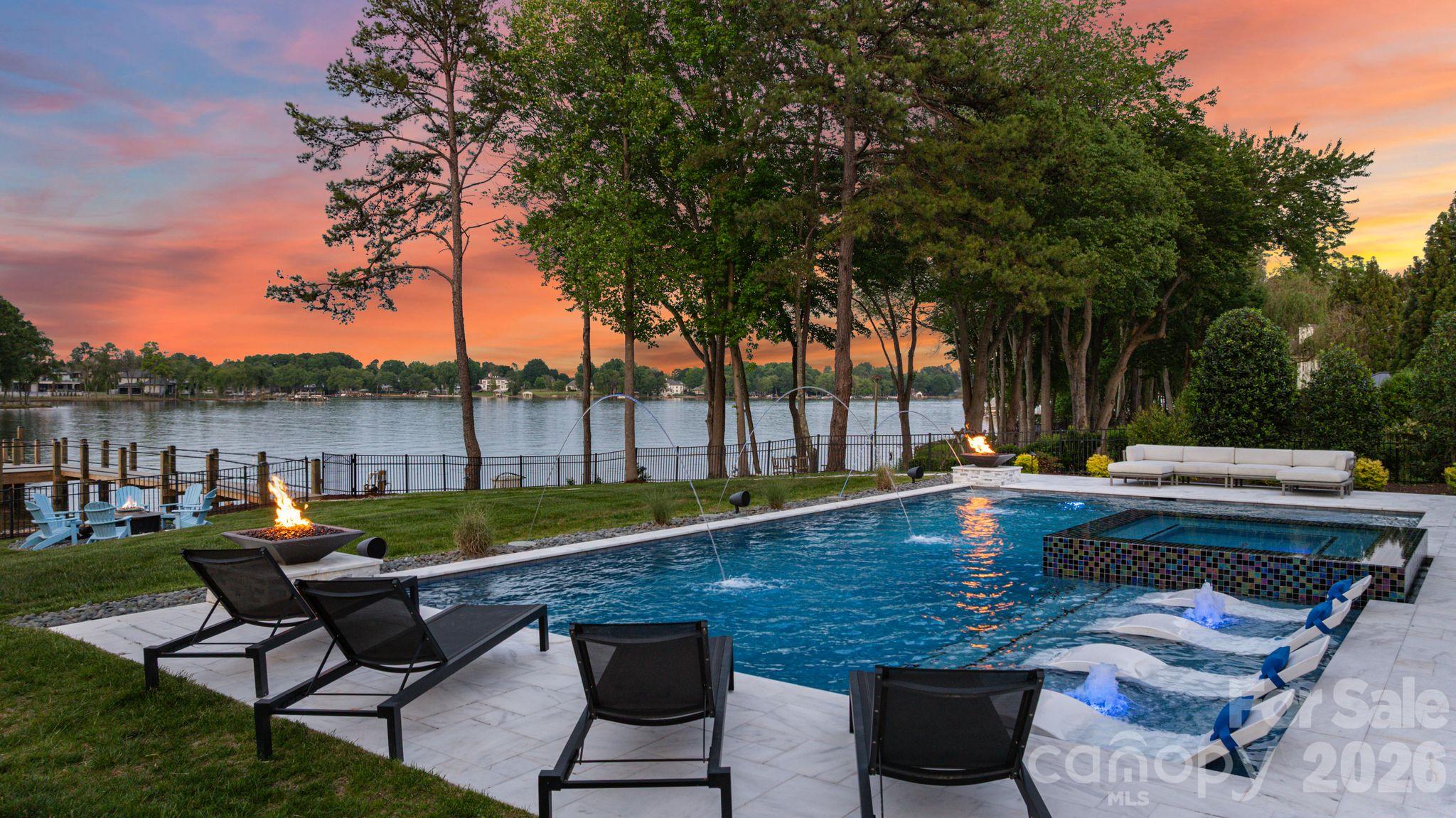 114 Cape Cod Way Property Photo 4