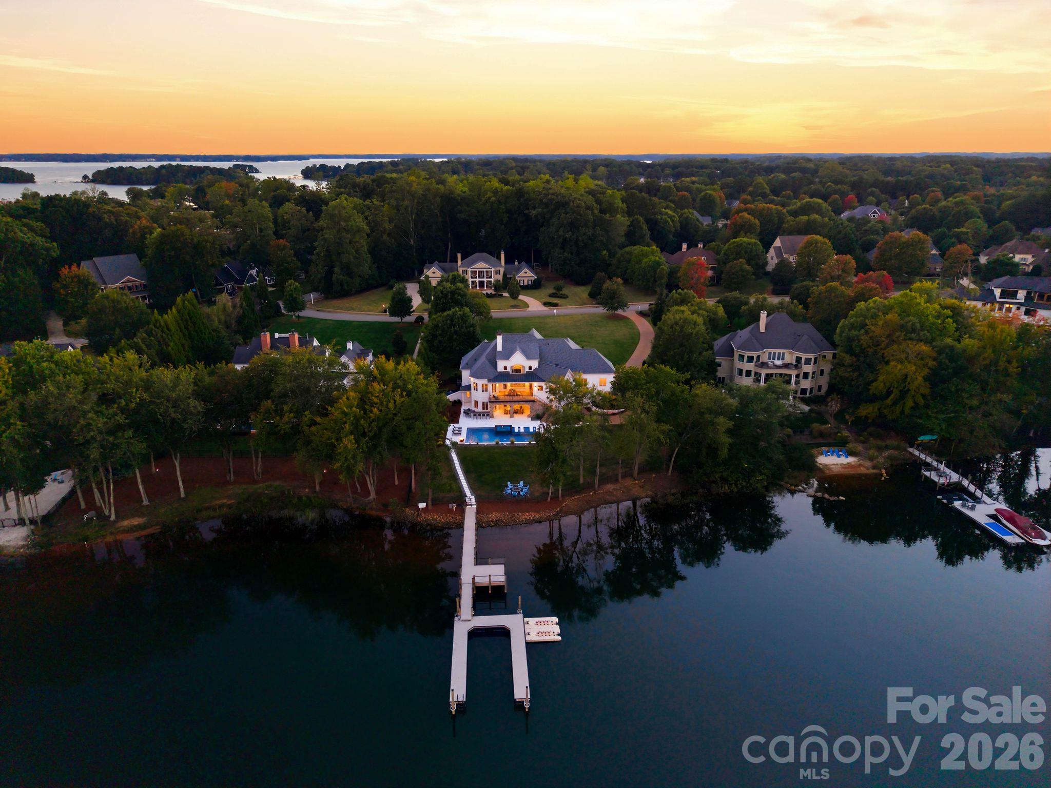 114 Cape Cod Way Property Photo 5