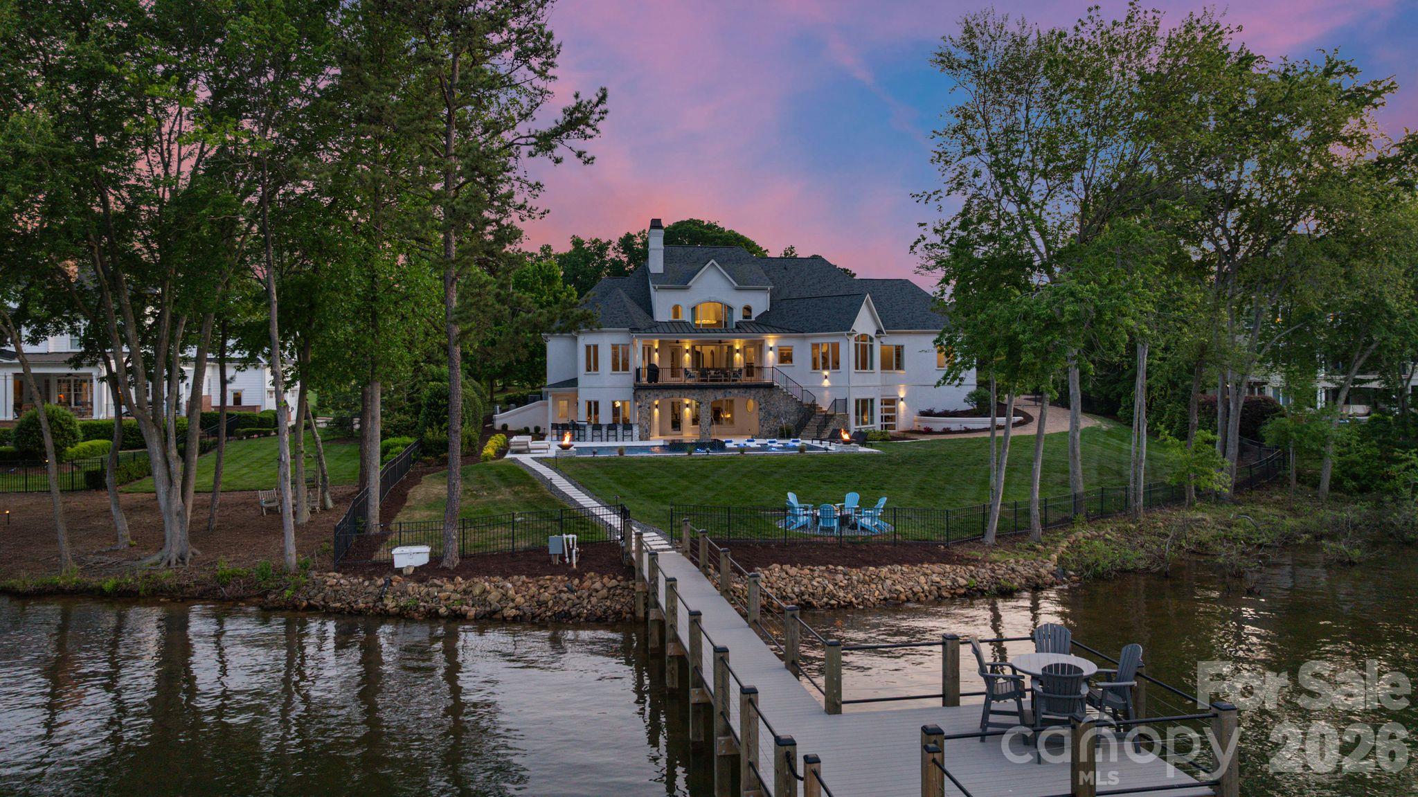 114 Cape Cod Way Property Photo 11