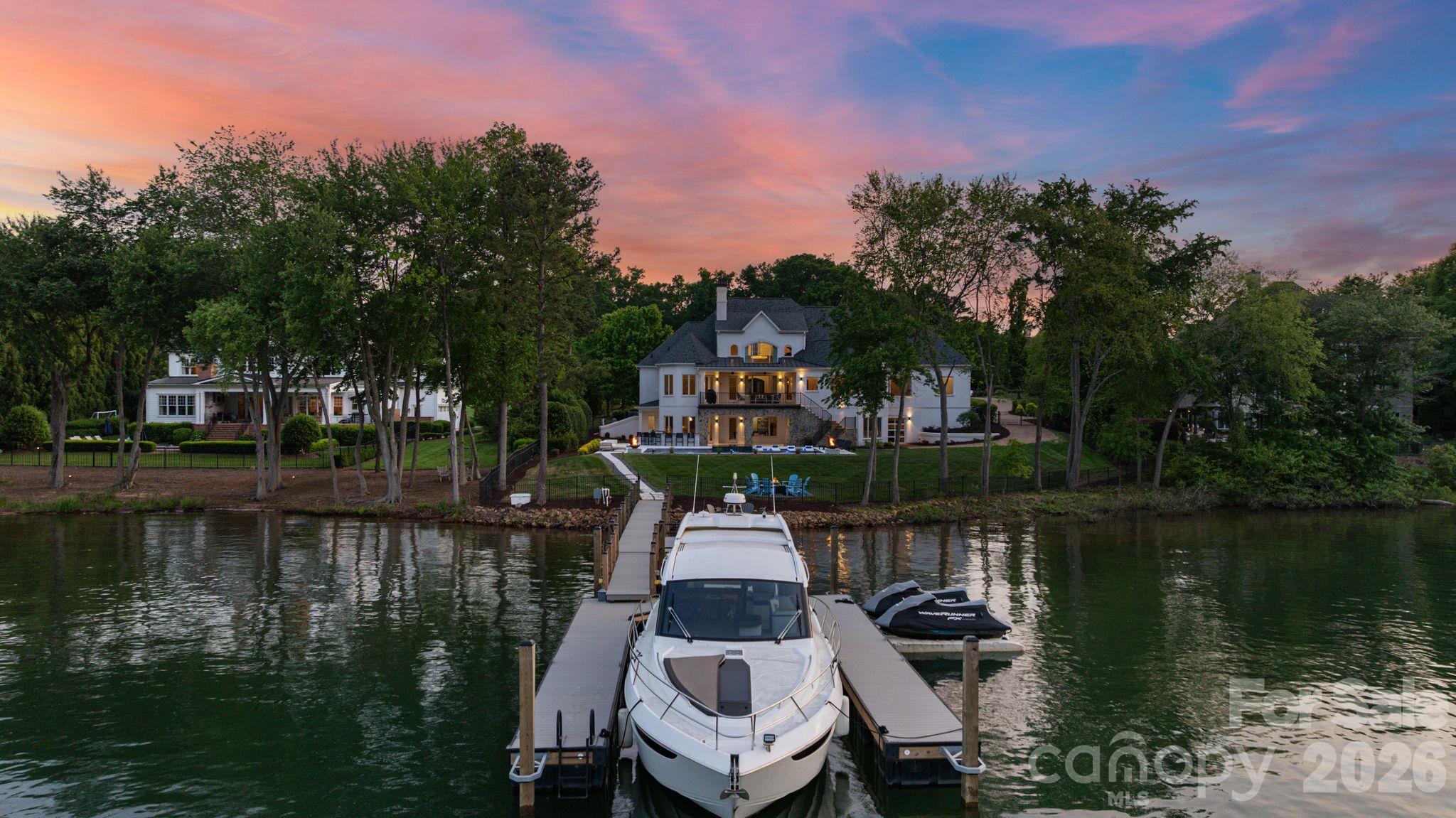 114 Cape Cod Way Property Photo 12