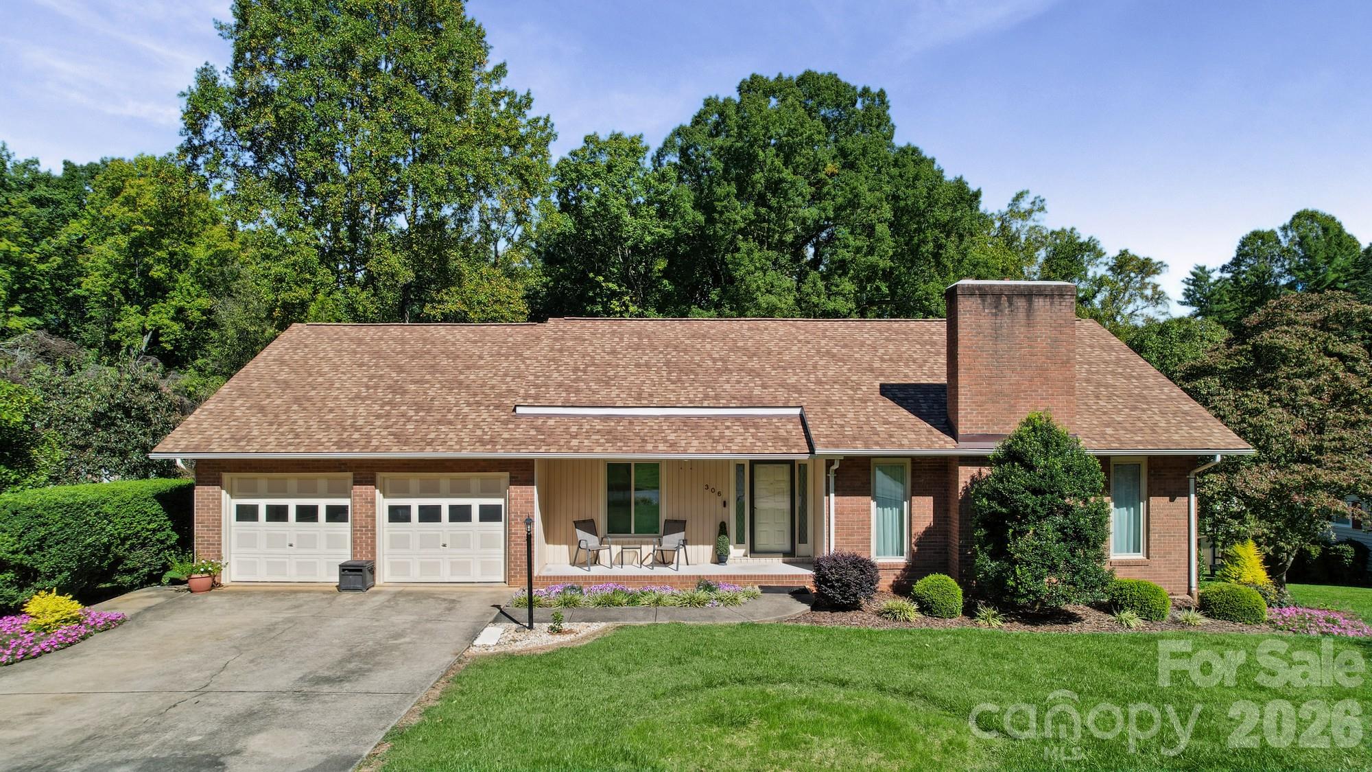 306 Starmount Drive Property Photo 1