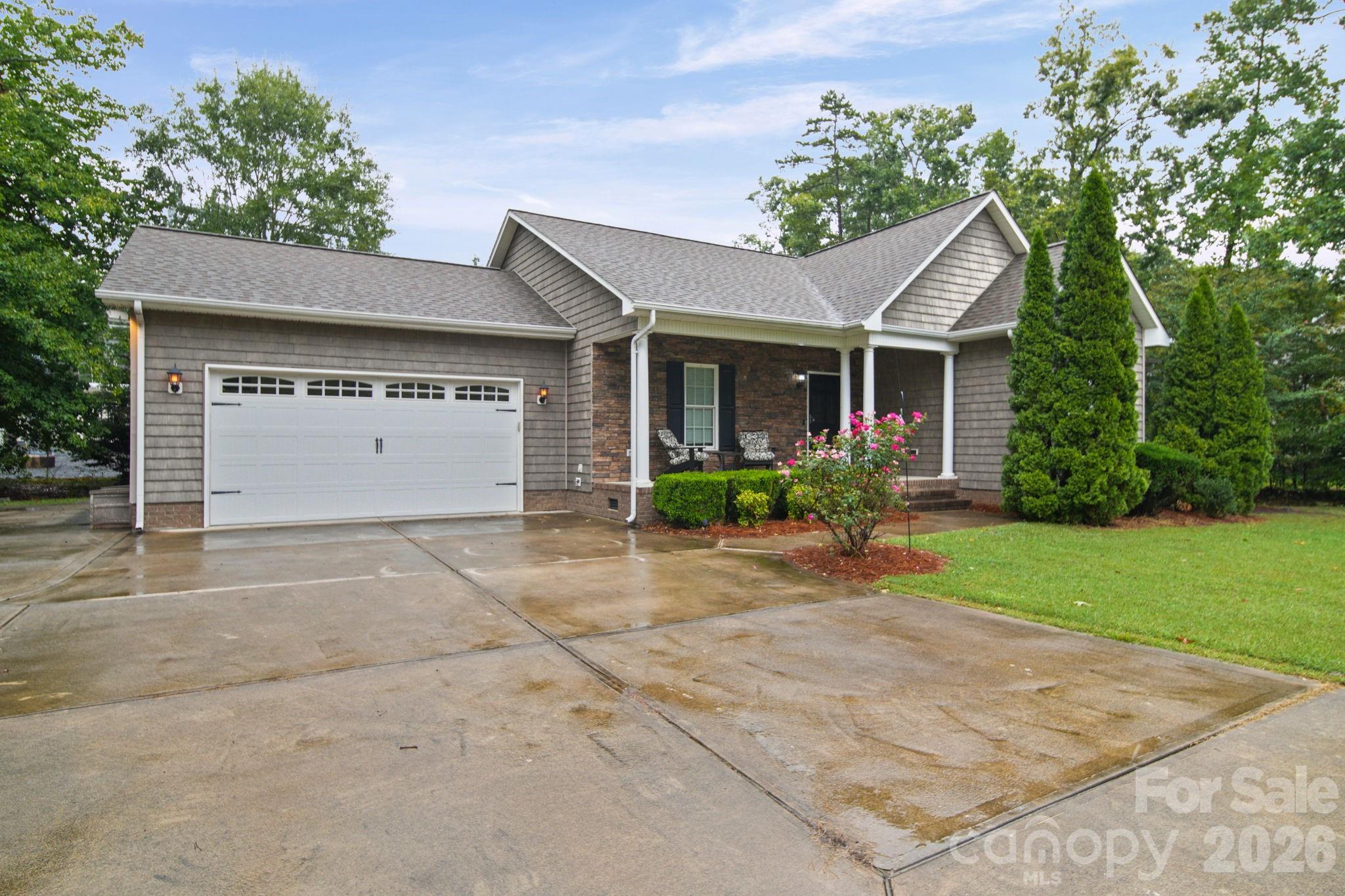 1403 Springhaven Circle Property Photo 2