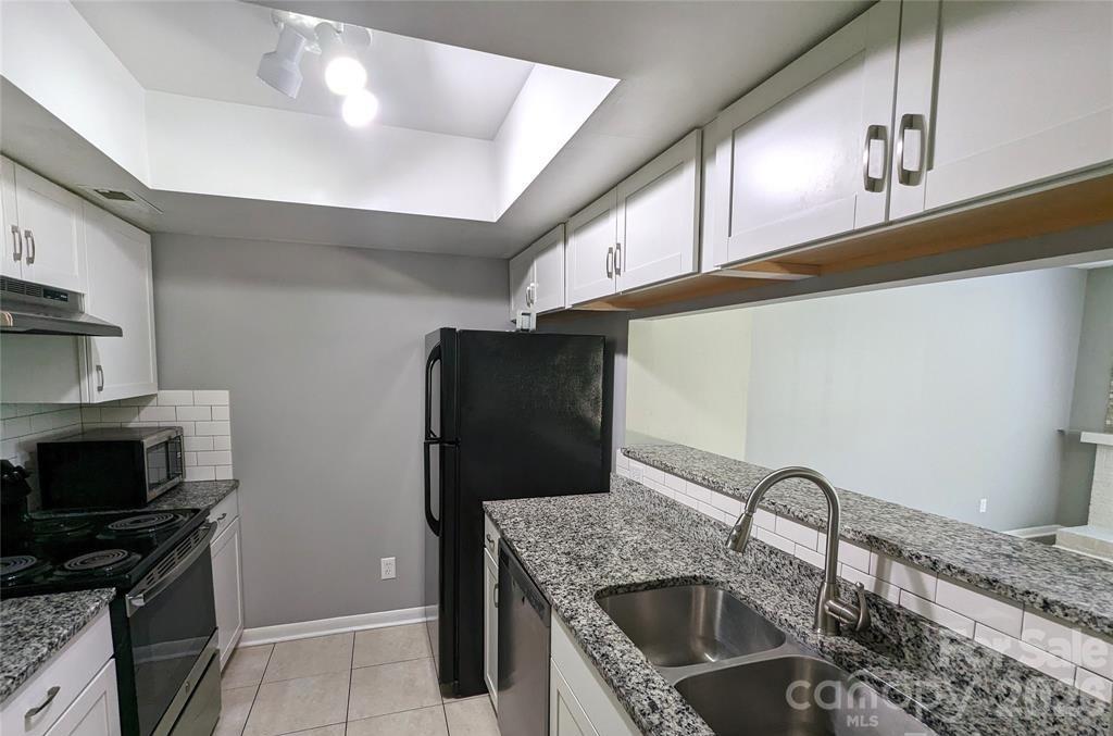 8021 Cedar Glen Drive Property Photo 5
