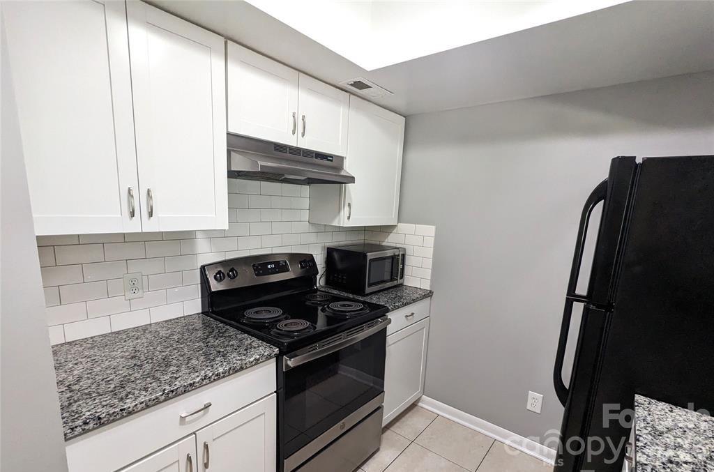 8021 Cedar Glen Drive Property Photo 6
