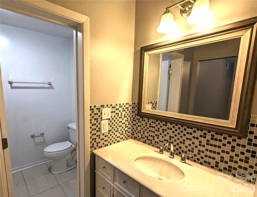8021 Cedar Glen Drive Property Photo 11
