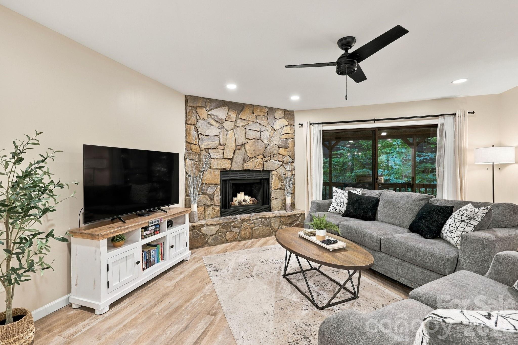 643 Timberline Drive Property Photo 7