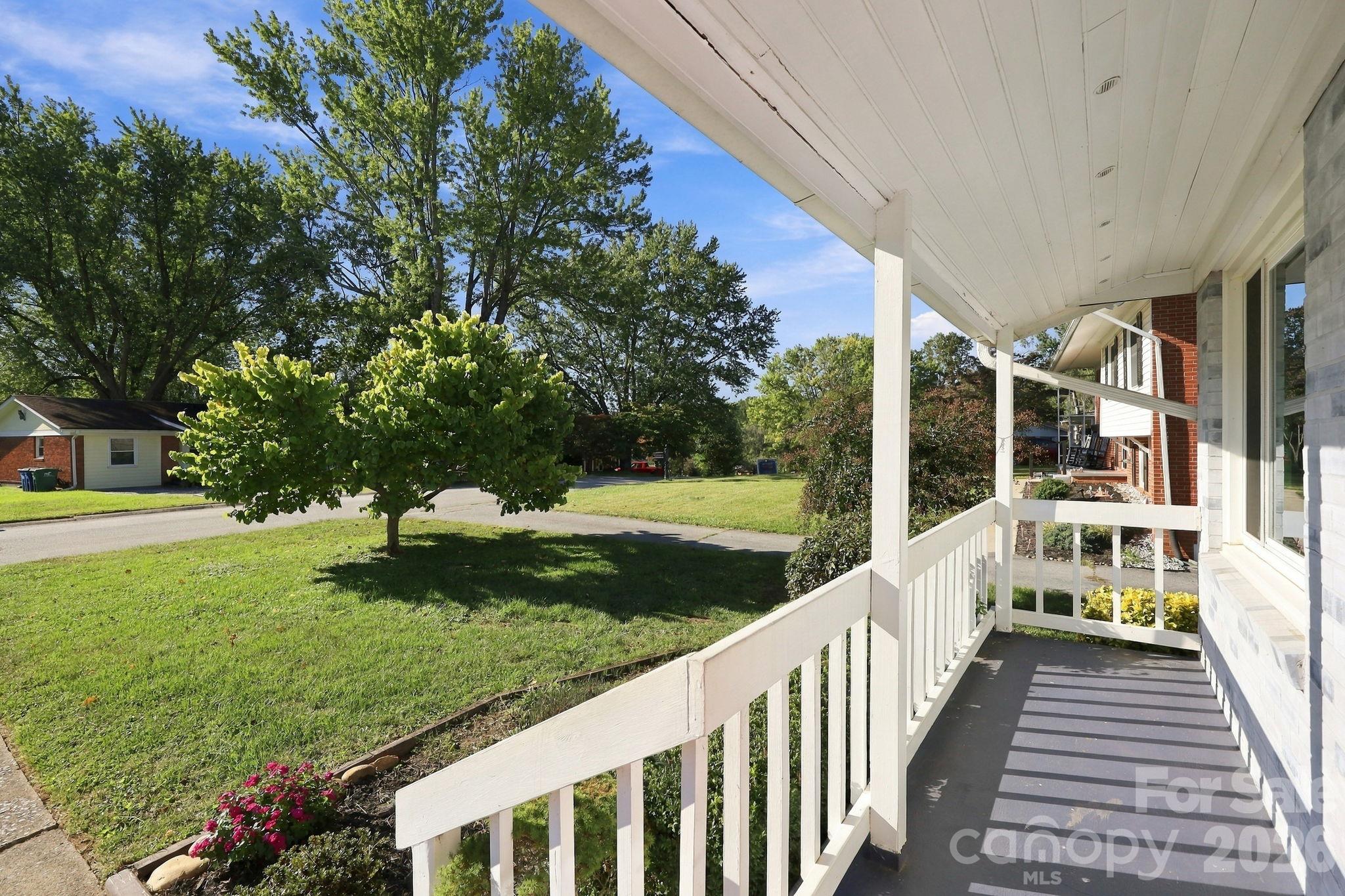 20 Oak Leaf Lane Property Photo 3