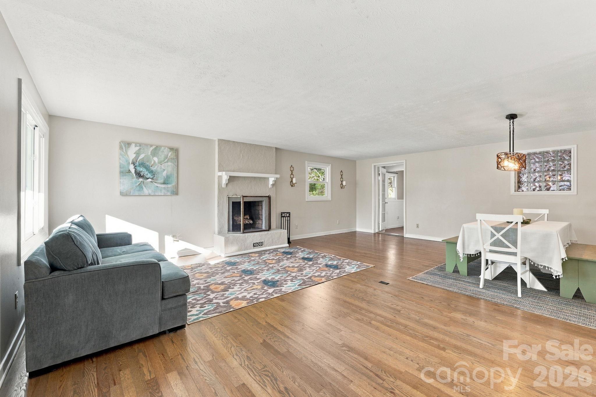 20 Oak Leaf Lane Property Photo 4