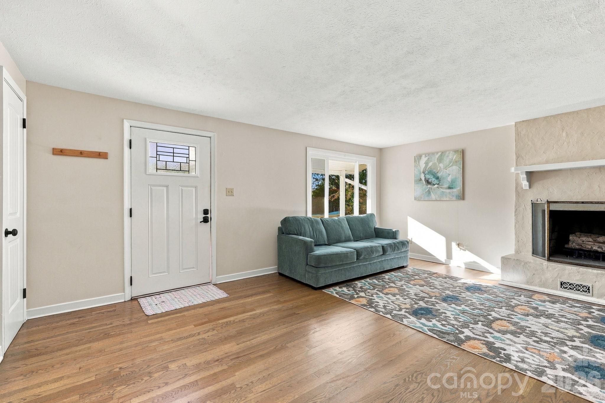 20 Oak Leaf Lane Property Photo 5