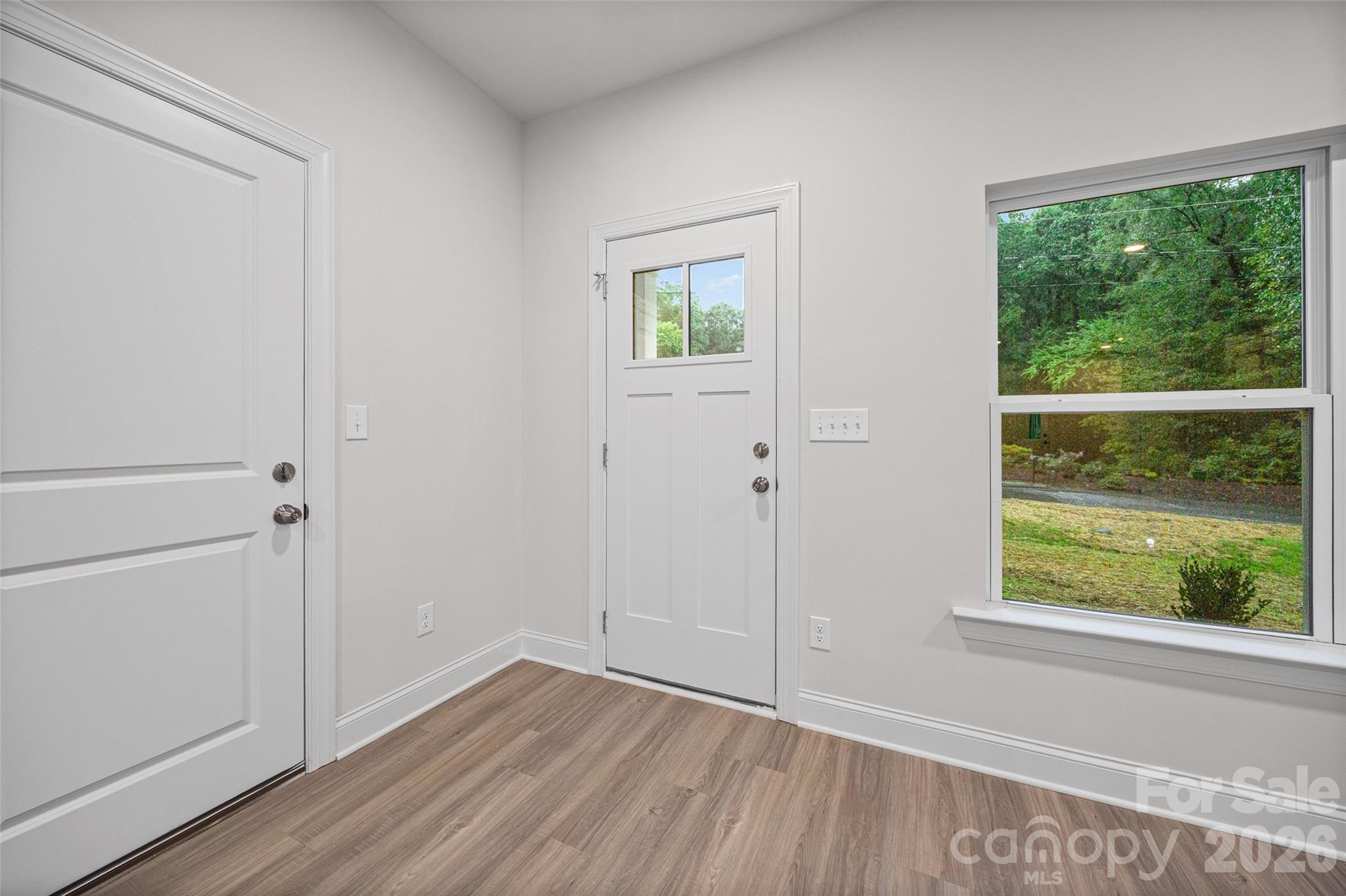 610 W Lewis Street Property Photo 2