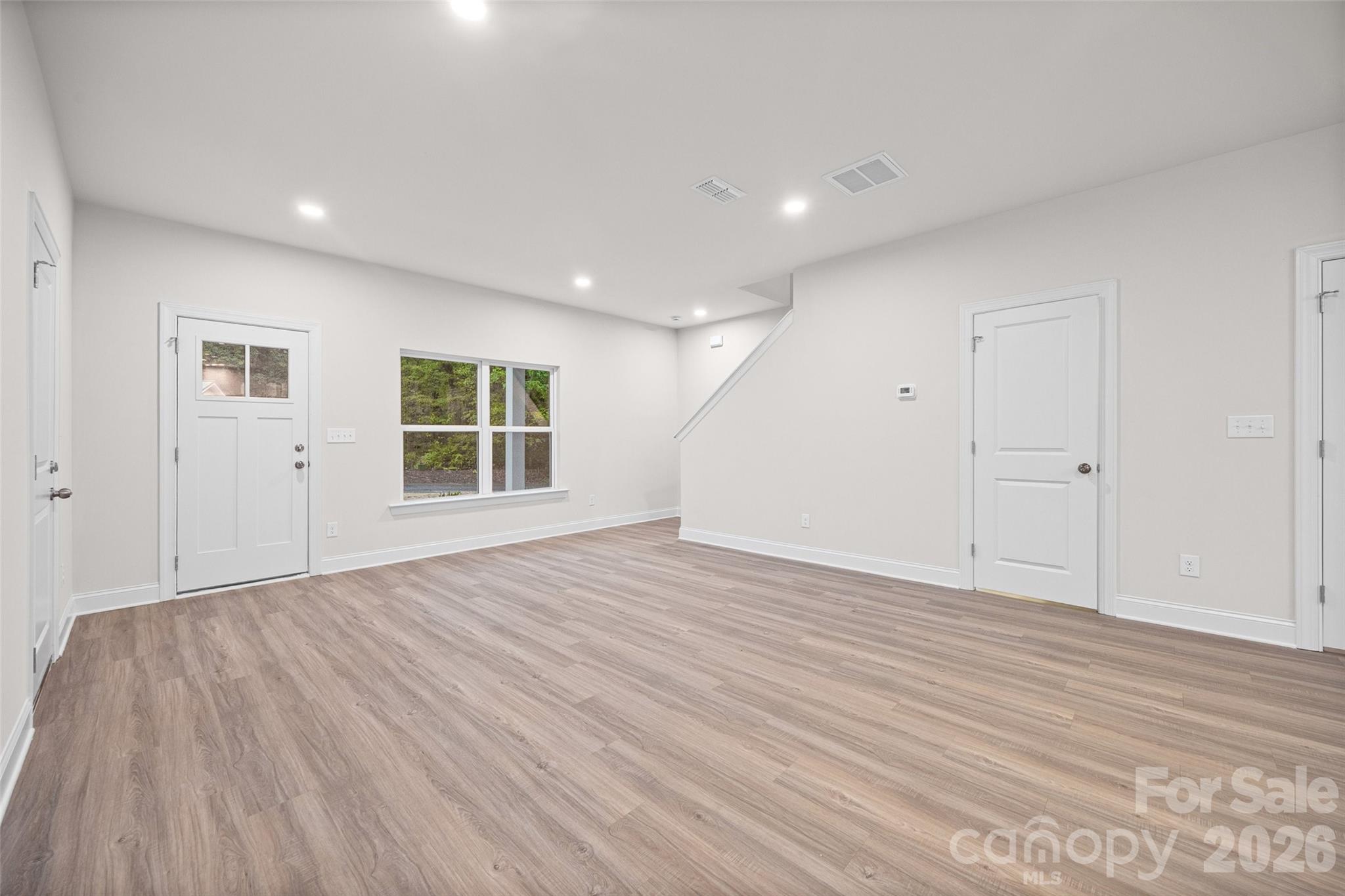 610 W Lewis Street Property Photo 5