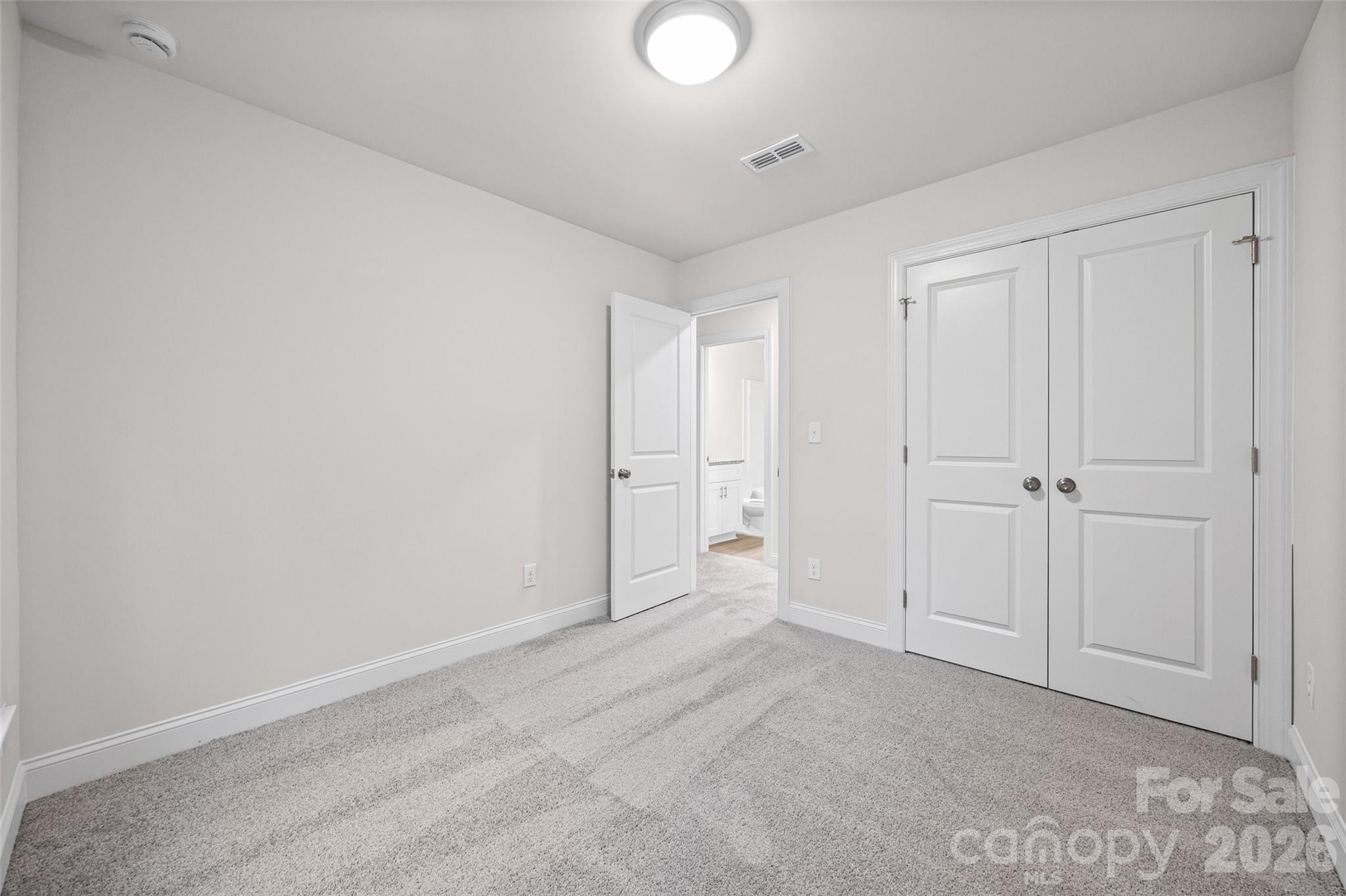 610 W Lewis Street Property Photo 18