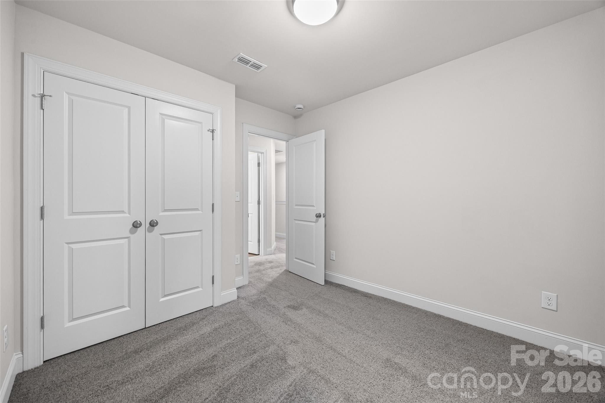 610 W Lewis Street Property Photo 20
