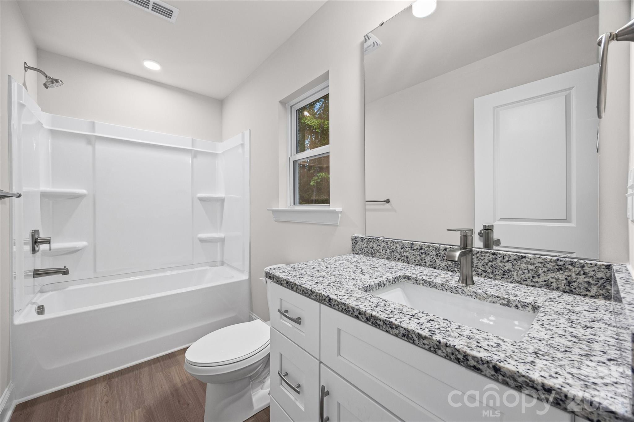 610 W Lewis Street Property Photo 25