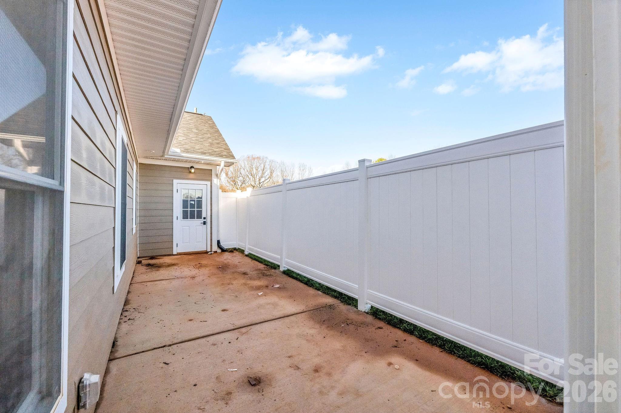 2111 24th Street Lane Property Photo 4