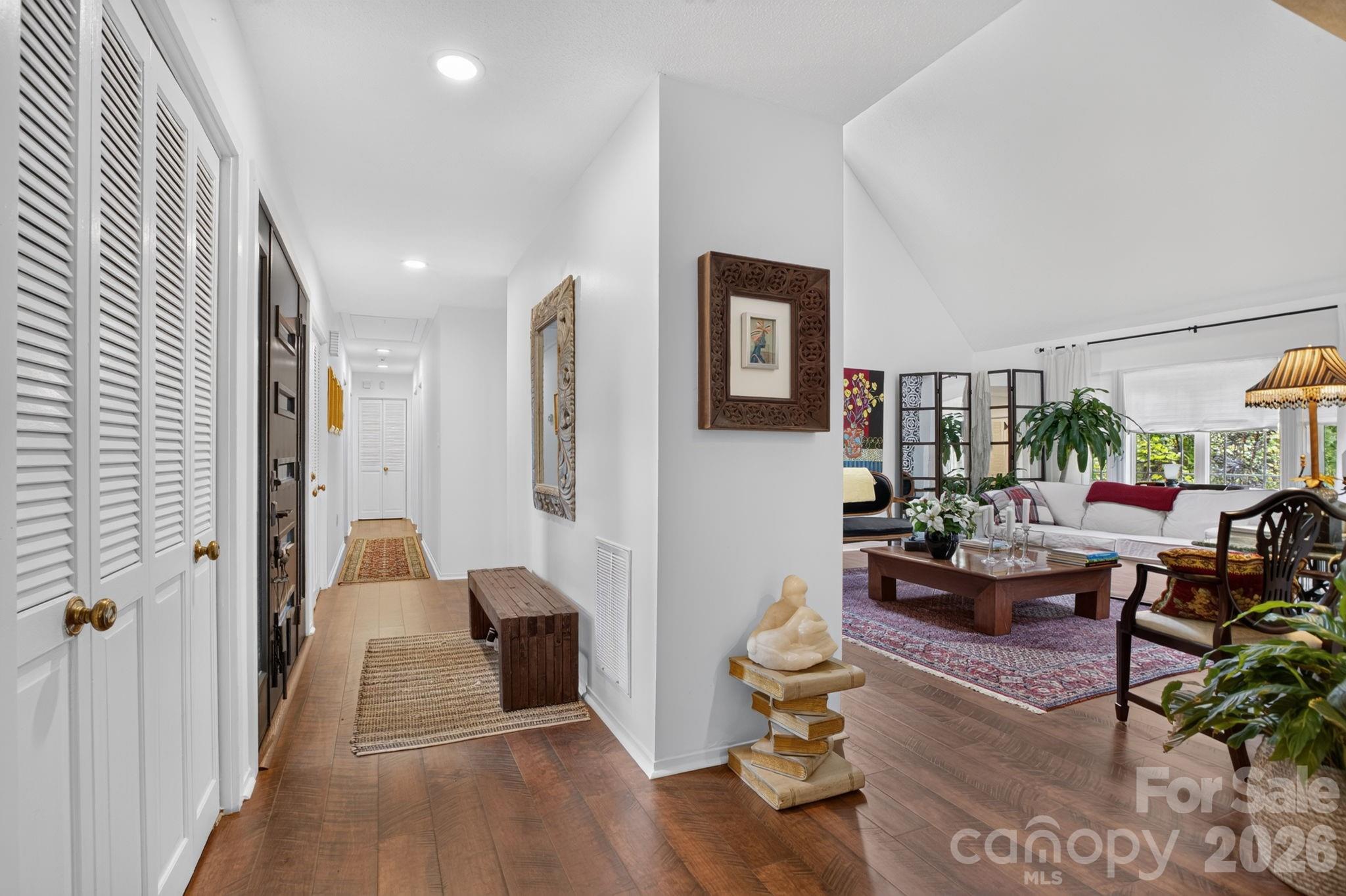 221 Saratoga Drive Property Photo 8