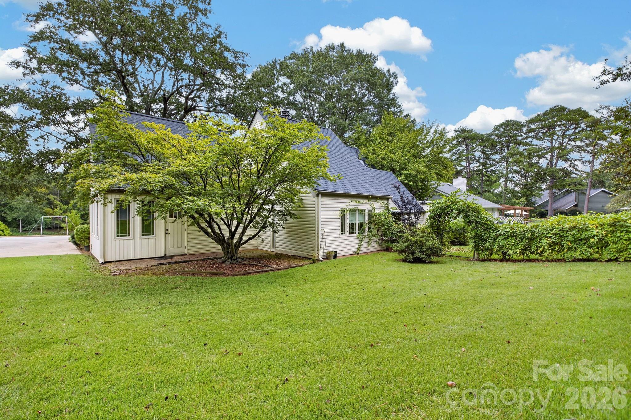 221 Saratoga Drive Property Photo 13