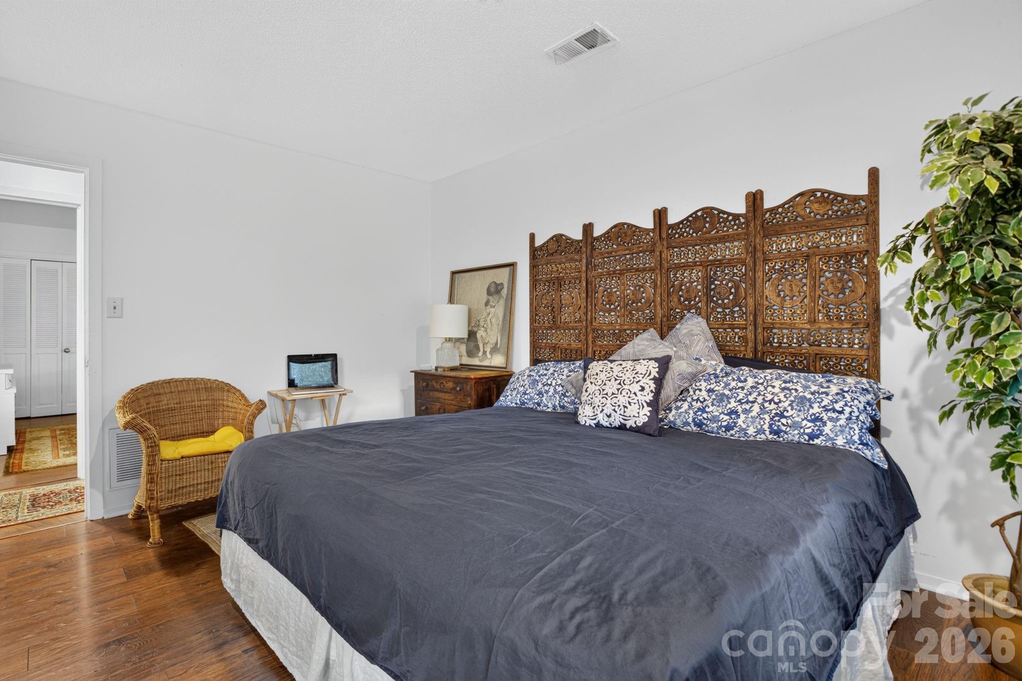 221 Saratoga Drive Property Photo 24