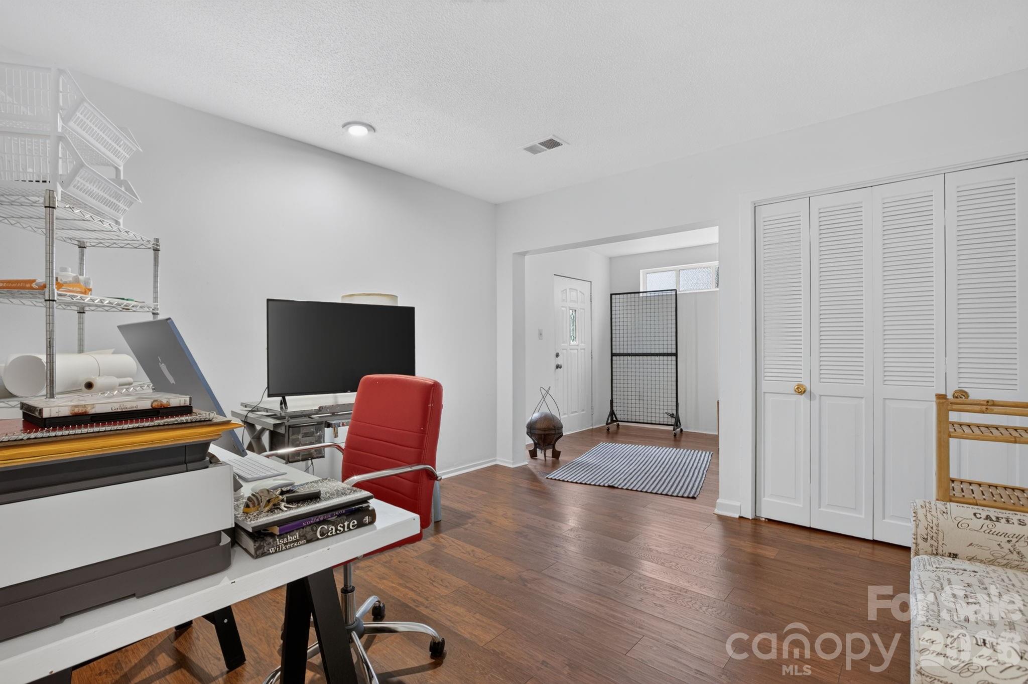 221 Saratoga Drive Property Photo 28