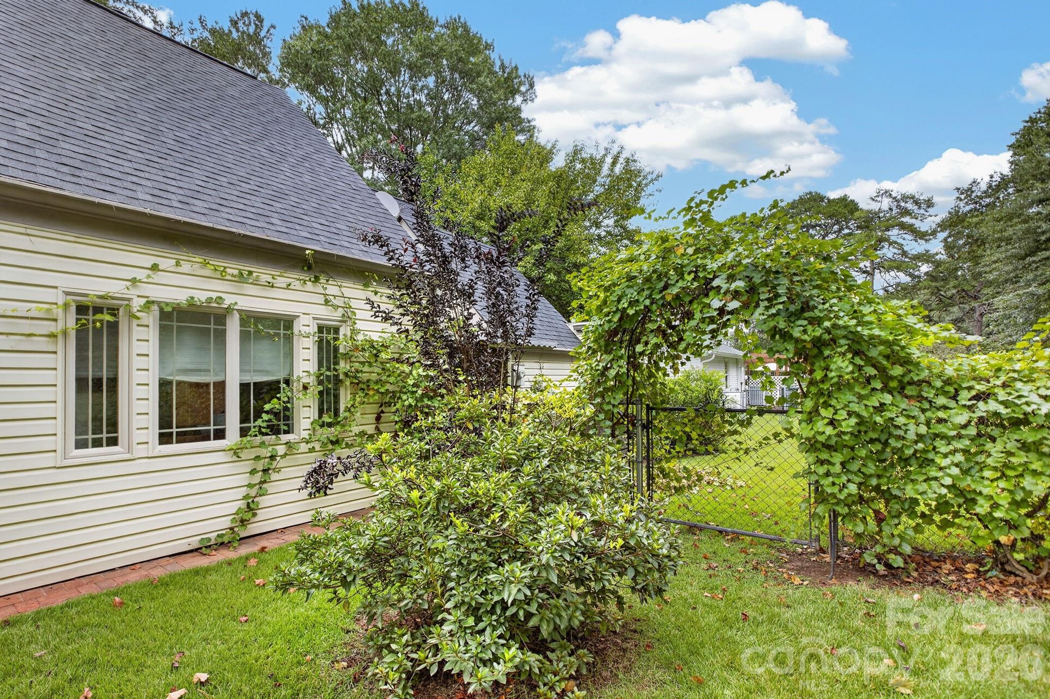 221 Saratoga Drive Property Photo 36