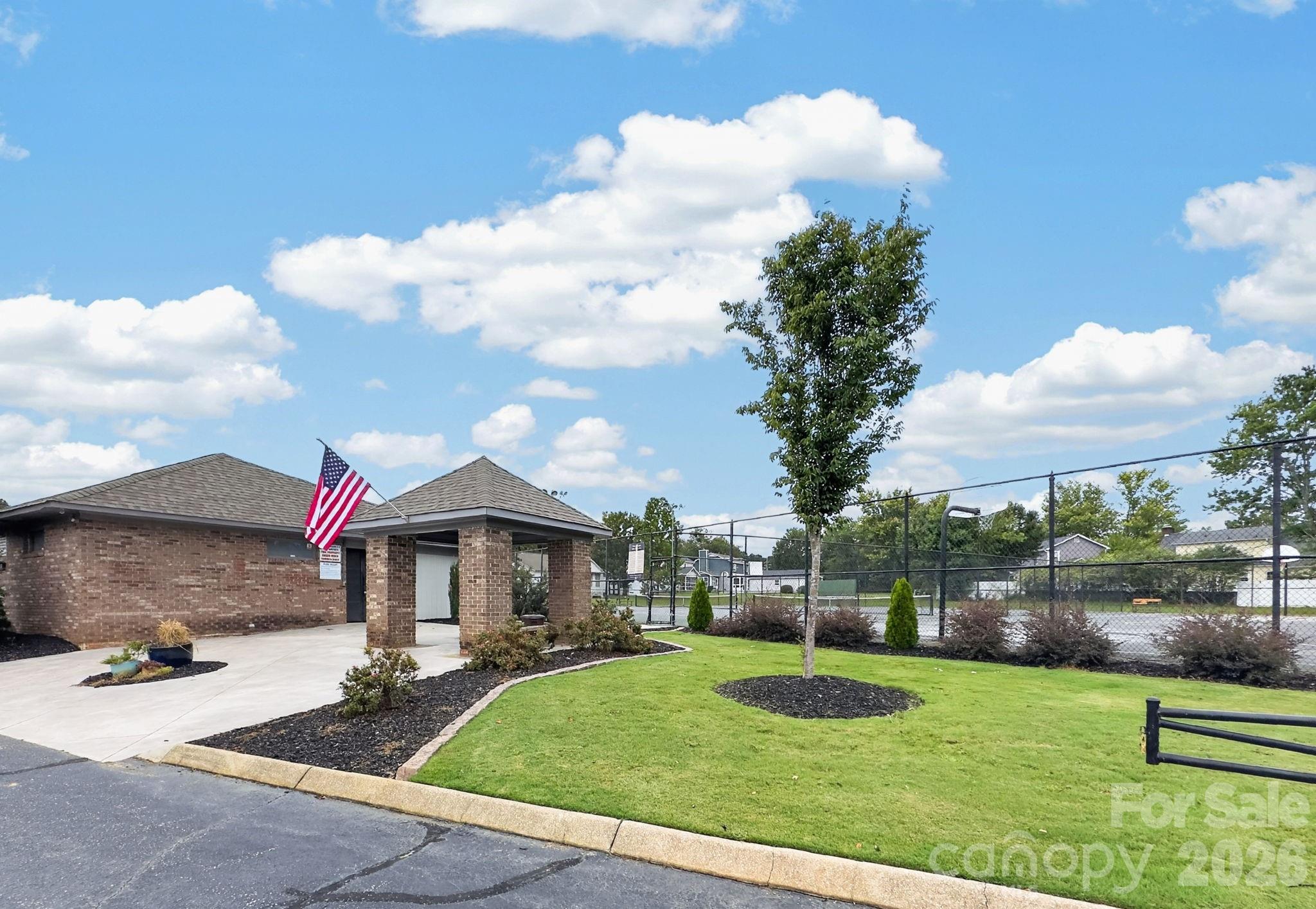 221 Saratoga Drive Property Photo 43