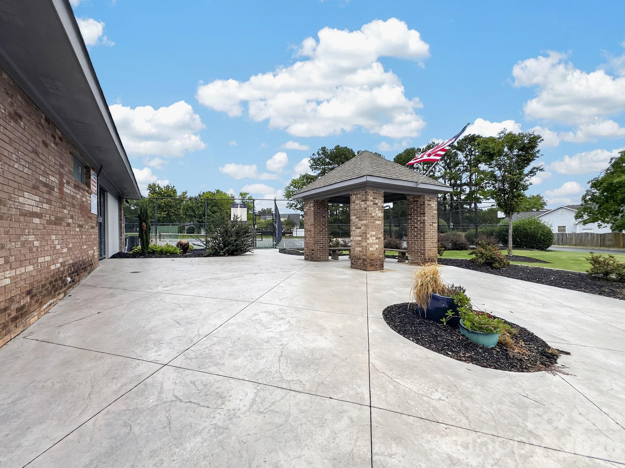 221 Saratoga Drive Property Photo 44