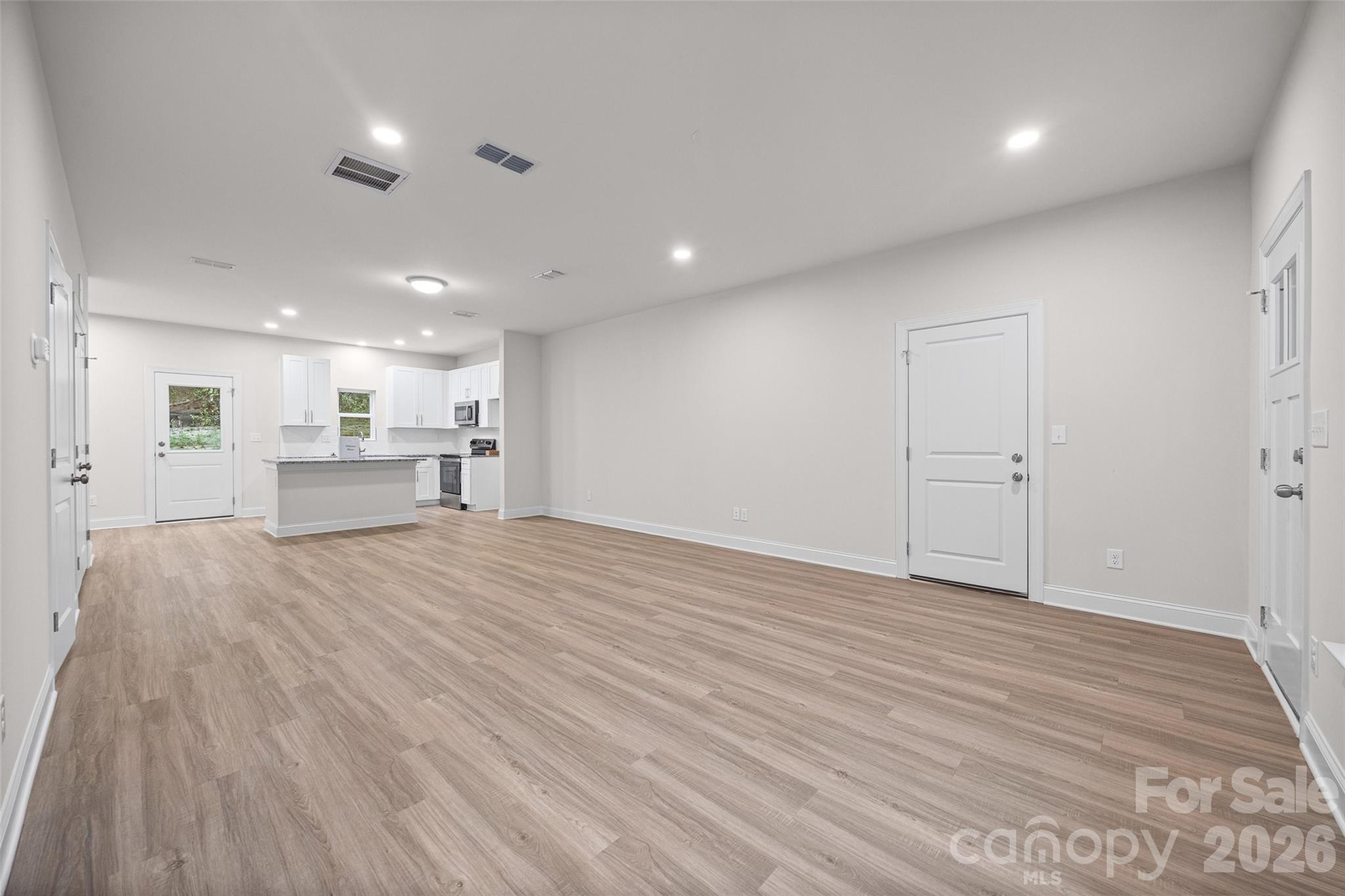 608 W Lewis Street Property Photo 5