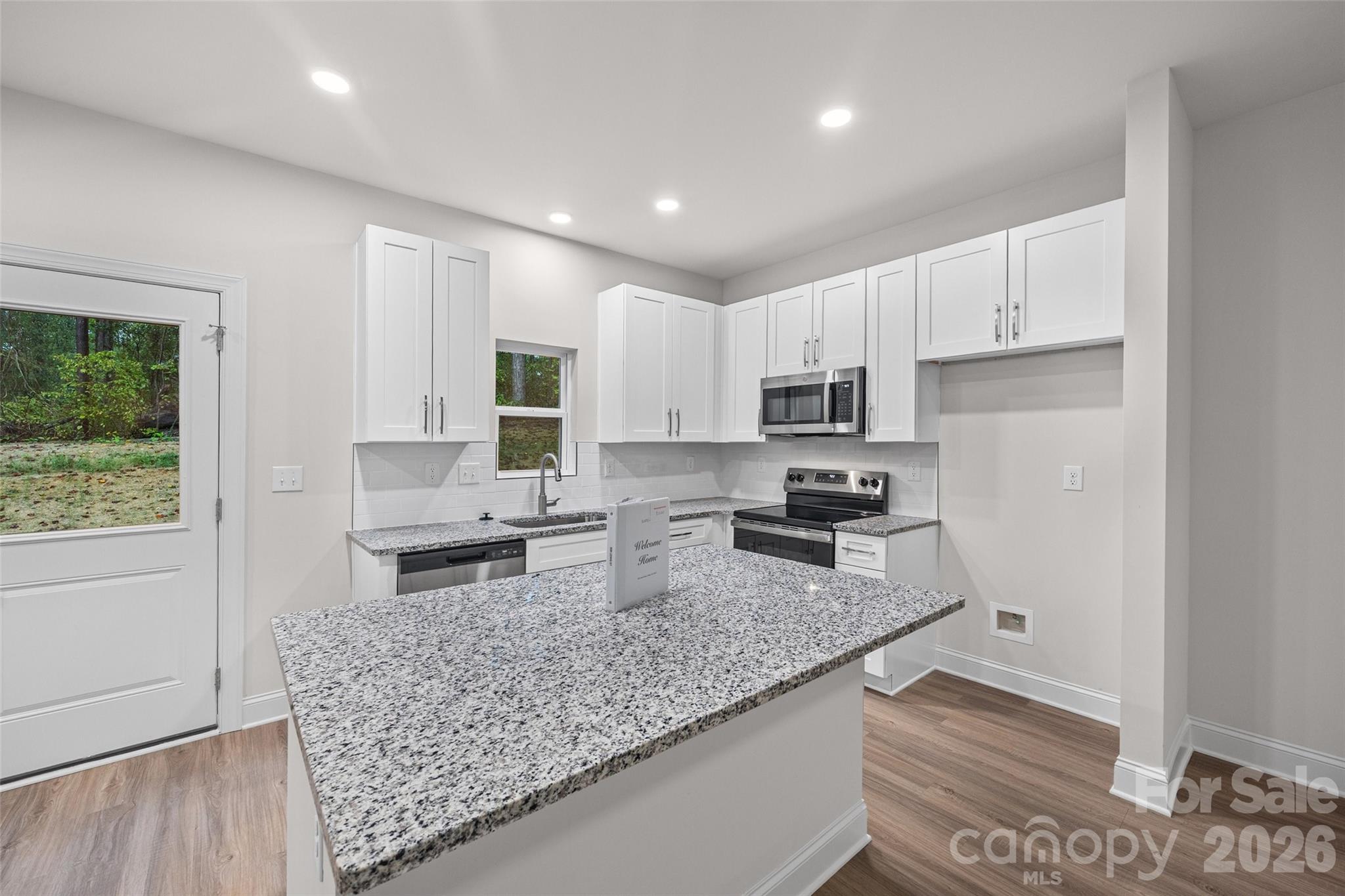 608 W Lewis Street Property Photo 10