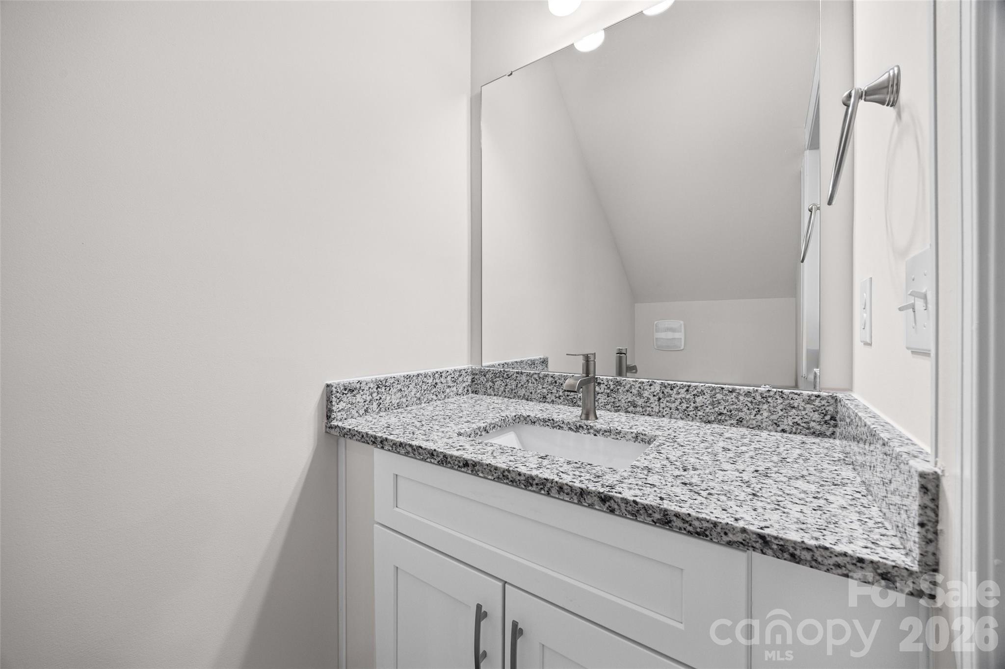 608 W Lewis Street Property Photo 17